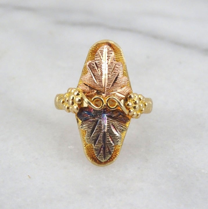 10K Multi Tone Grape and Leaf Ring Size 7.25, F1