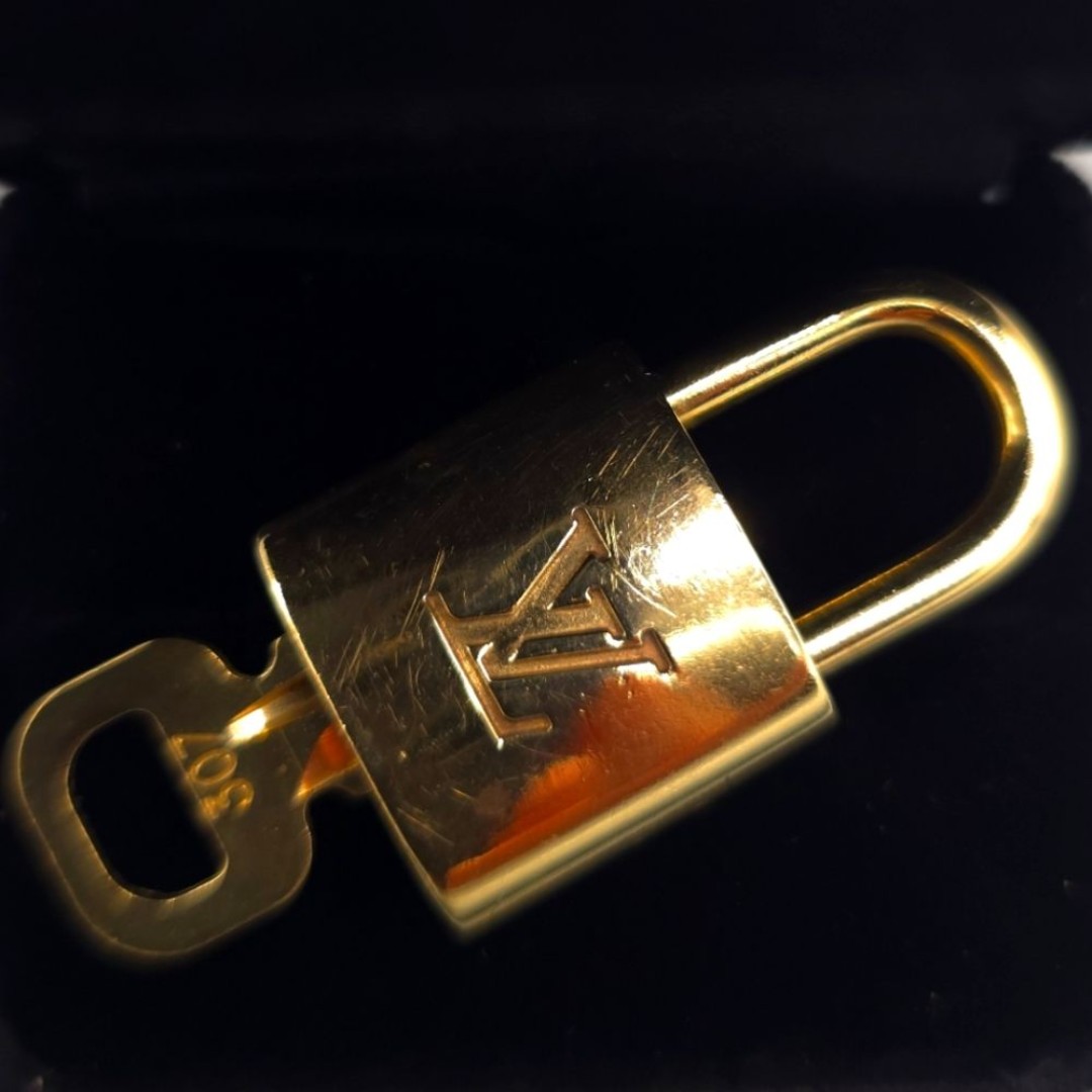 LV Lock and Key #307