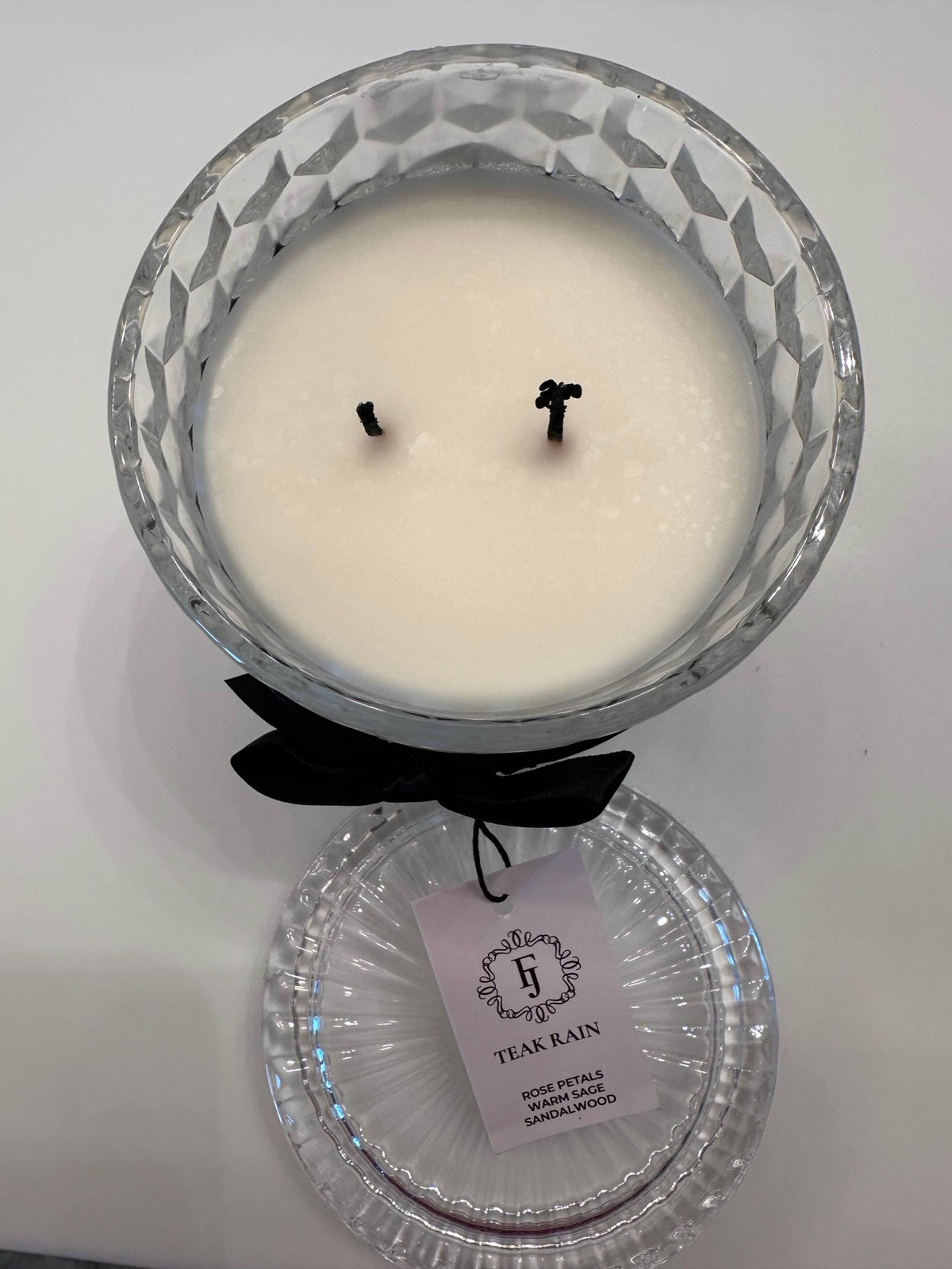RINGLESS Black Satin Teak Rain Candle