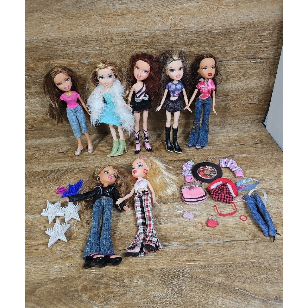 Bratz Dolls Lot of 7 2001 Vintage Fully Clothed With Shoes MGA