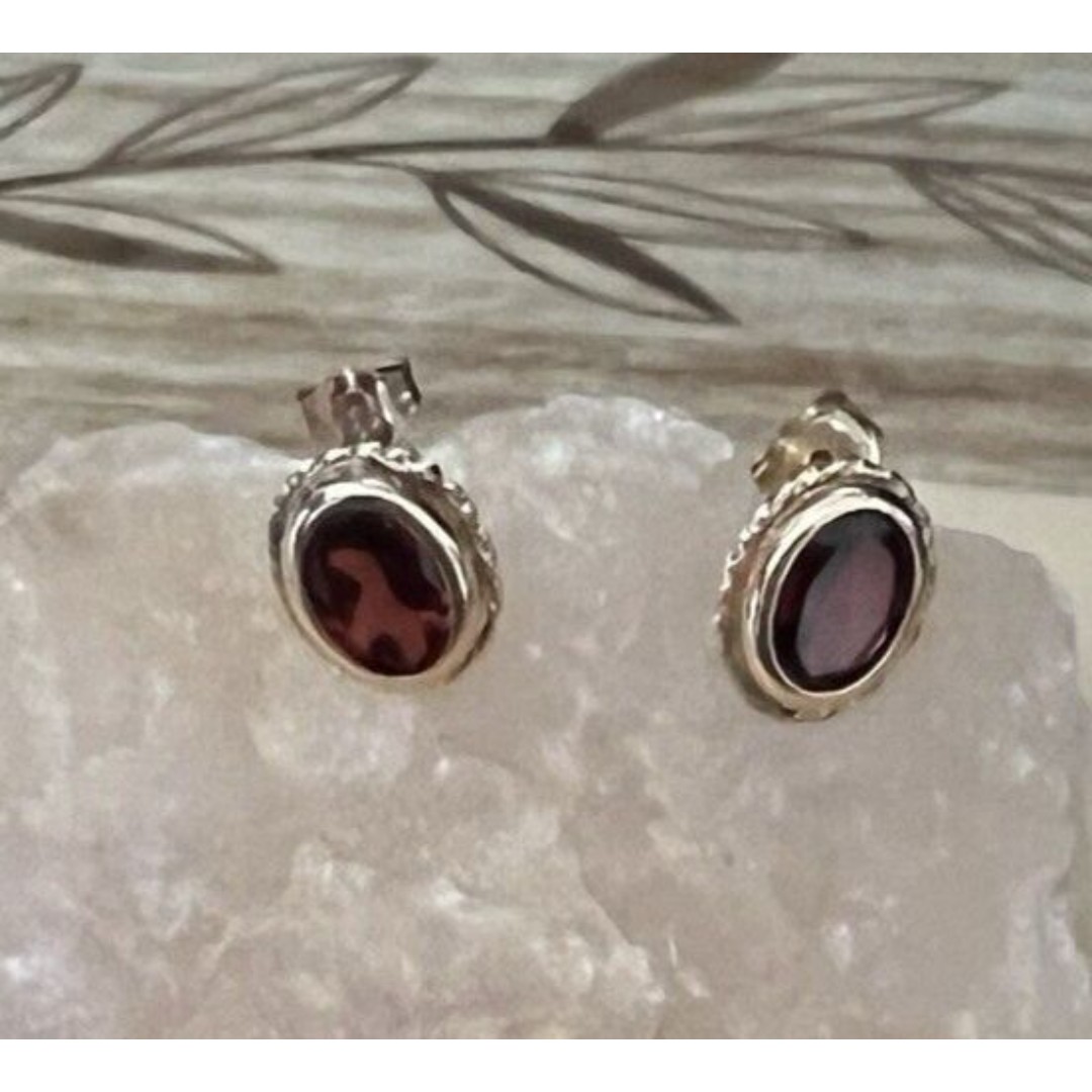 10k Garnet Studs Oval 8mm x 10mm Yellow Gold Twisted Rope Edge Bezel 1.2g