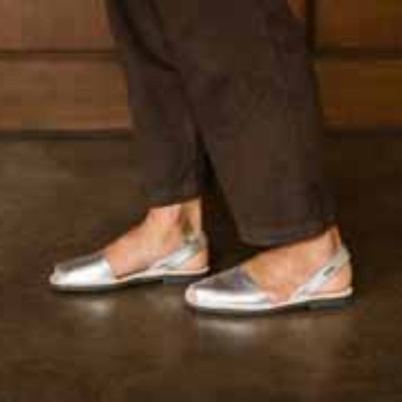 Pons CLASSIC STYLE METALLIC SILVER size 10 NWOB