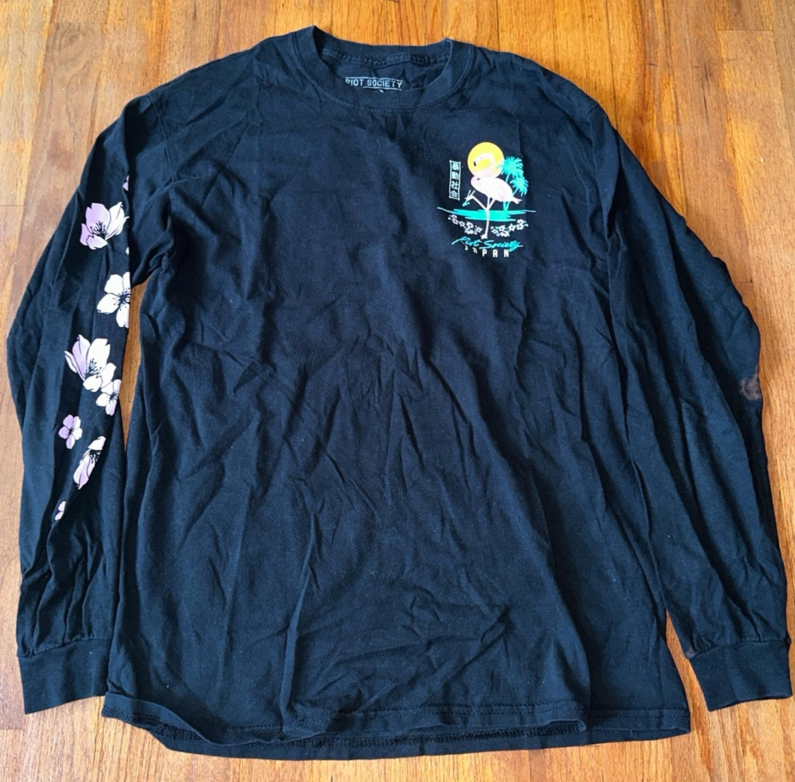 Riot Society Black long sleeve tee shirt men’s size M