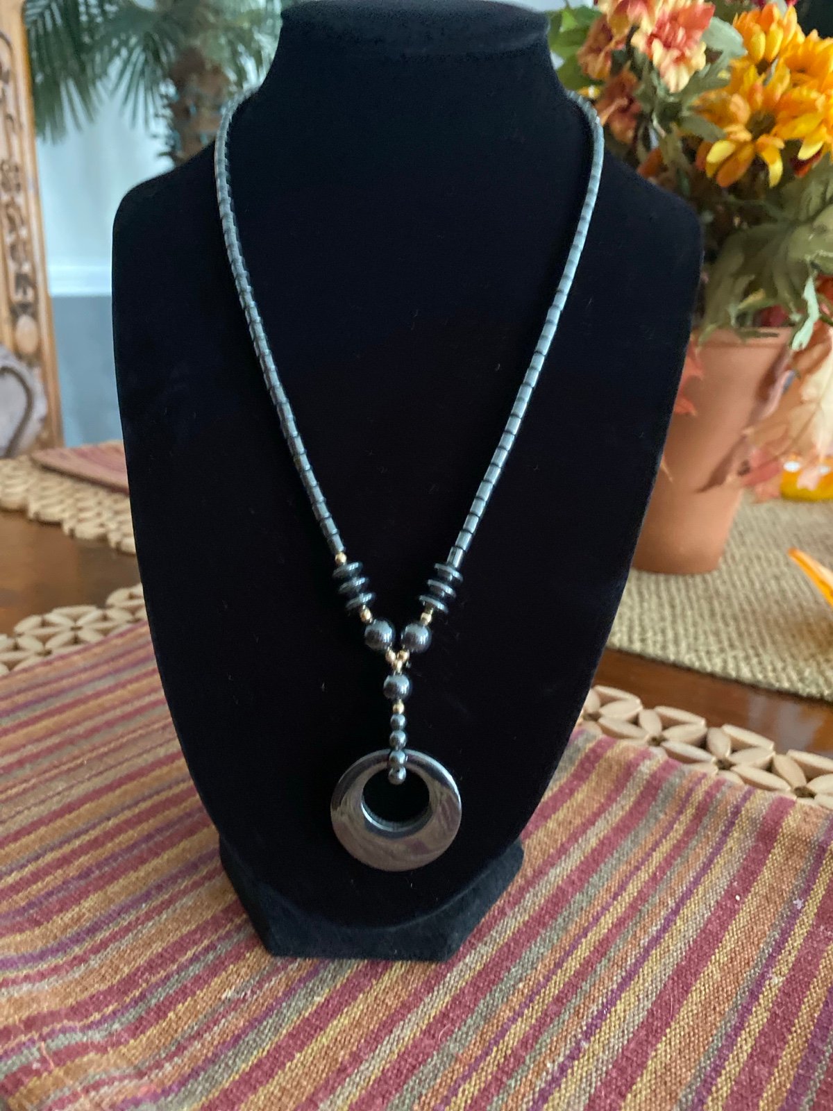 GORGEOUS VINTAGE METALLIC HEMATITE PENDANT NECKLACE