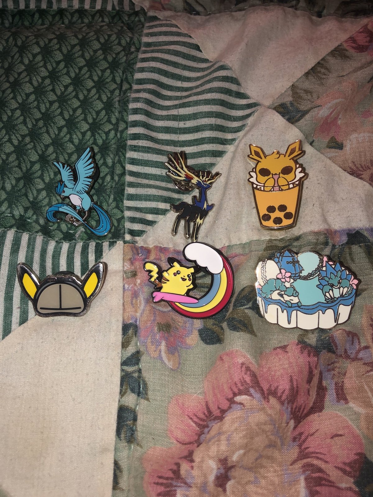Pokémon pins lot