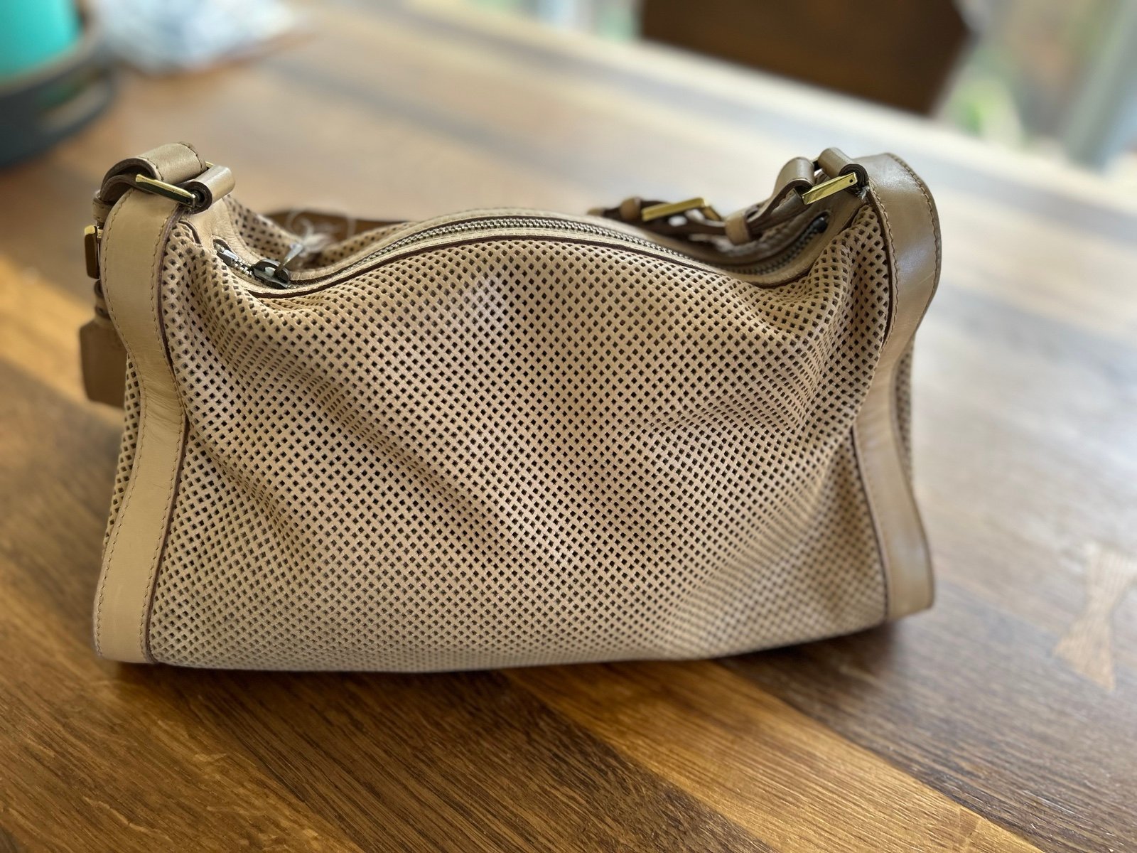 Gucci vintage luxury leather shoulder bag