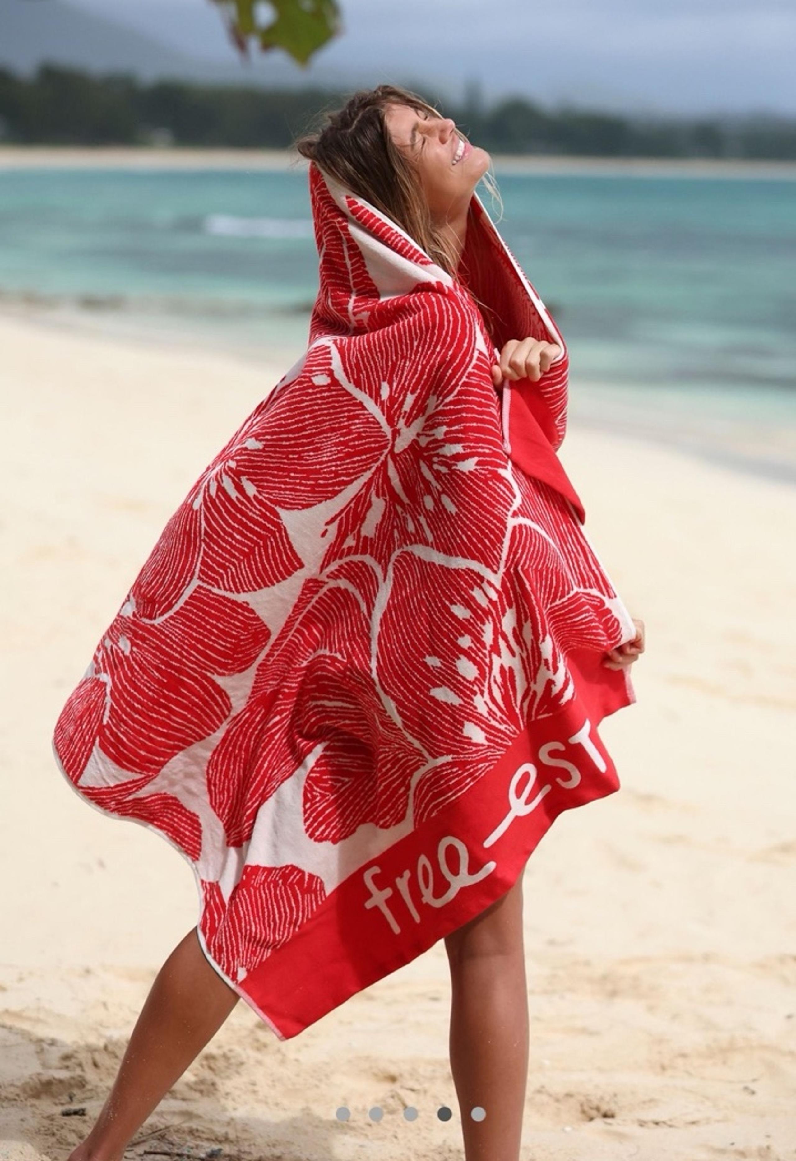 NWT Free-est Coastal Wildflower Beach Towel