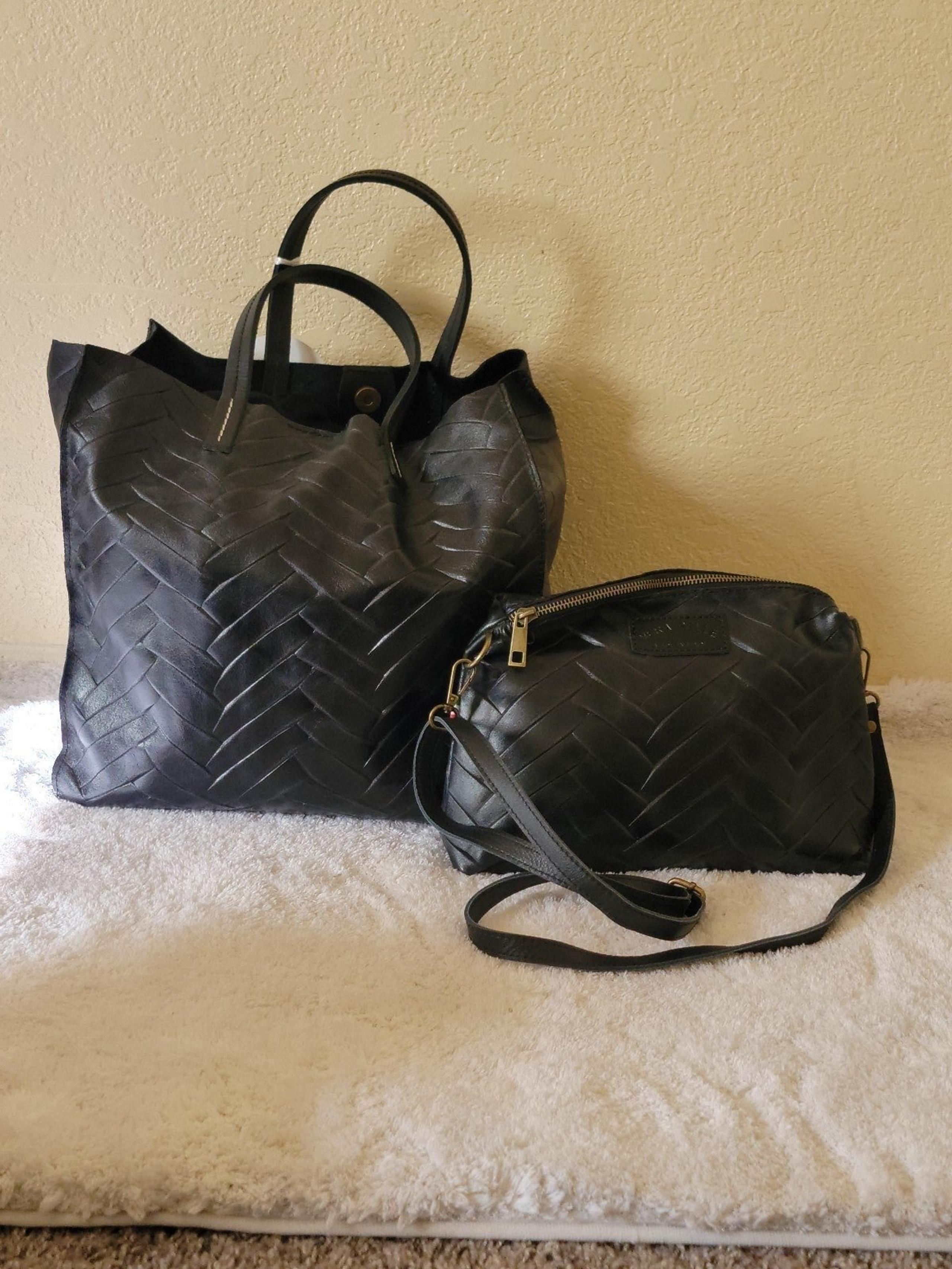 Vera Pelle women crossbody bag  and a handbag.