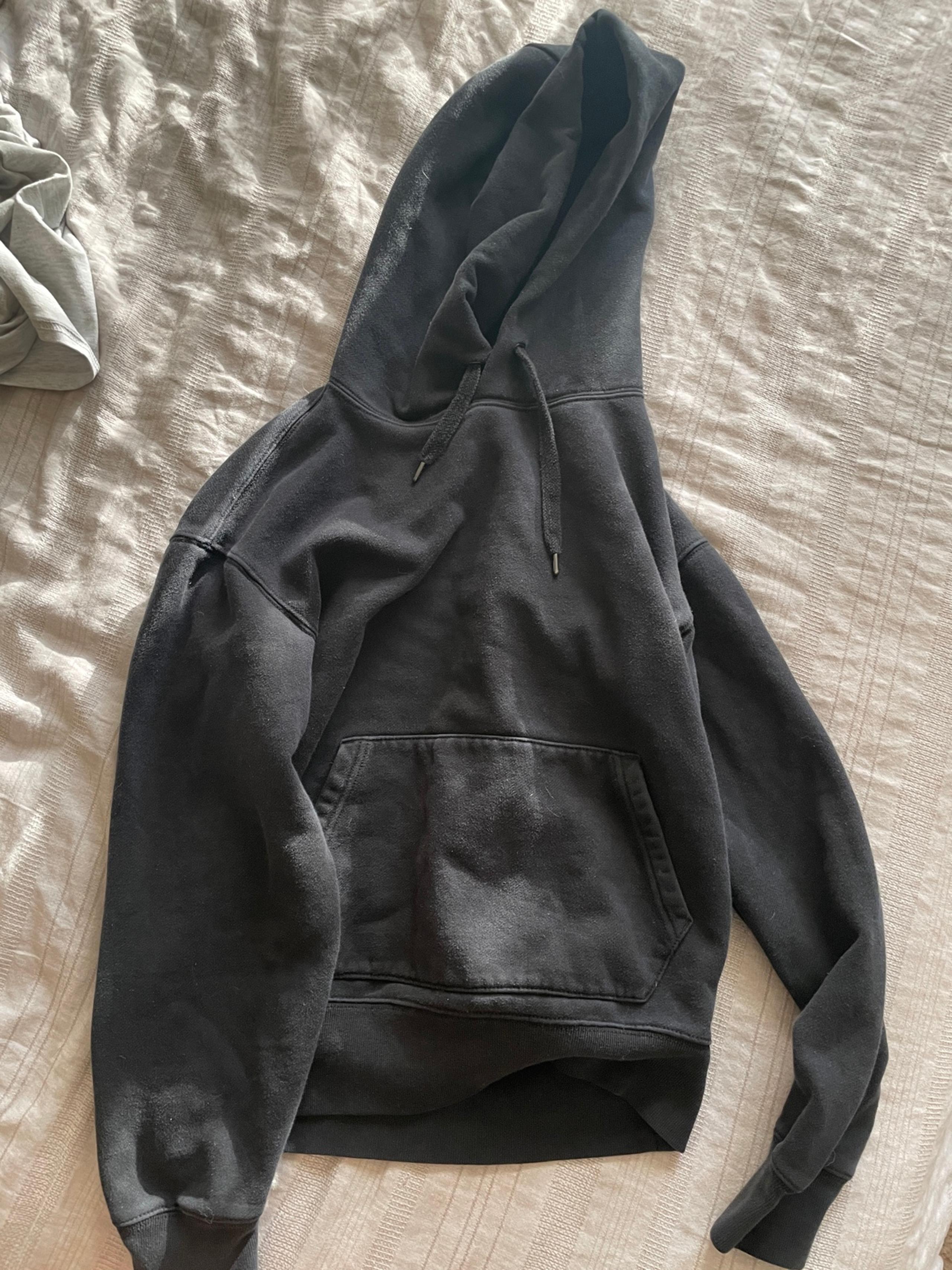 UNIQLO sweatshirt