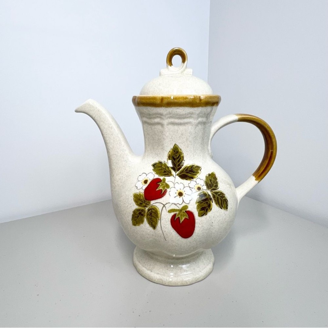 Strawberry Festival by Mikasa Coffee/Tea Pot and Lid EB 801 EUC