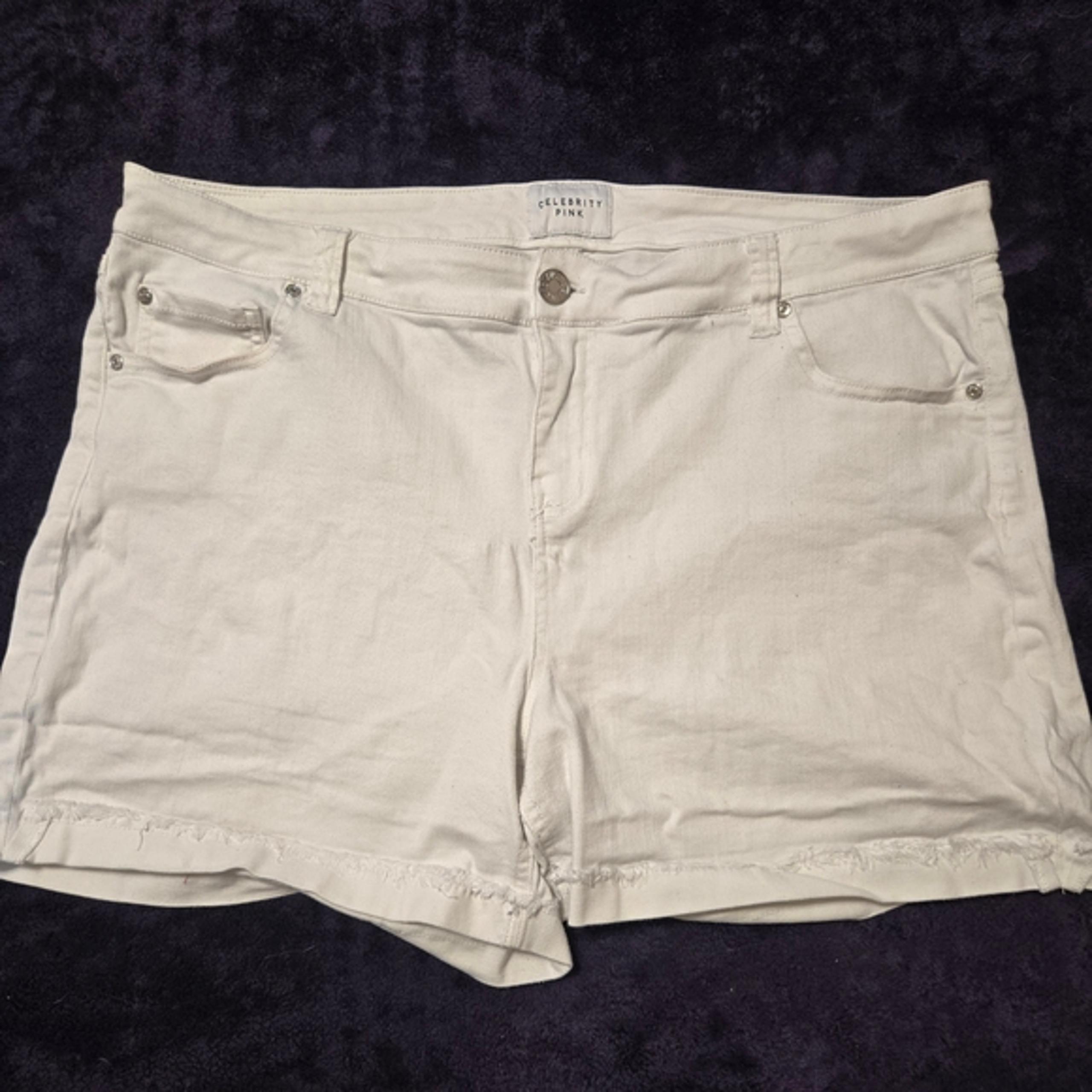 Celebrity Pink Women's Cream Shorts - Size 20