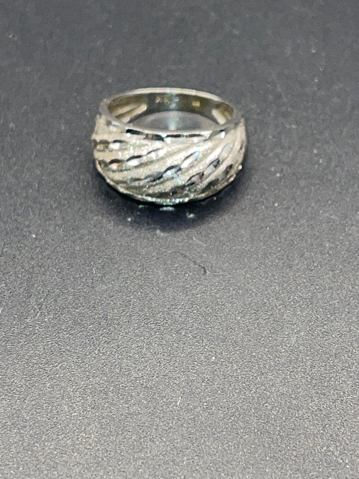 Ring diamond cut marked 18 K white gold 061122aAB