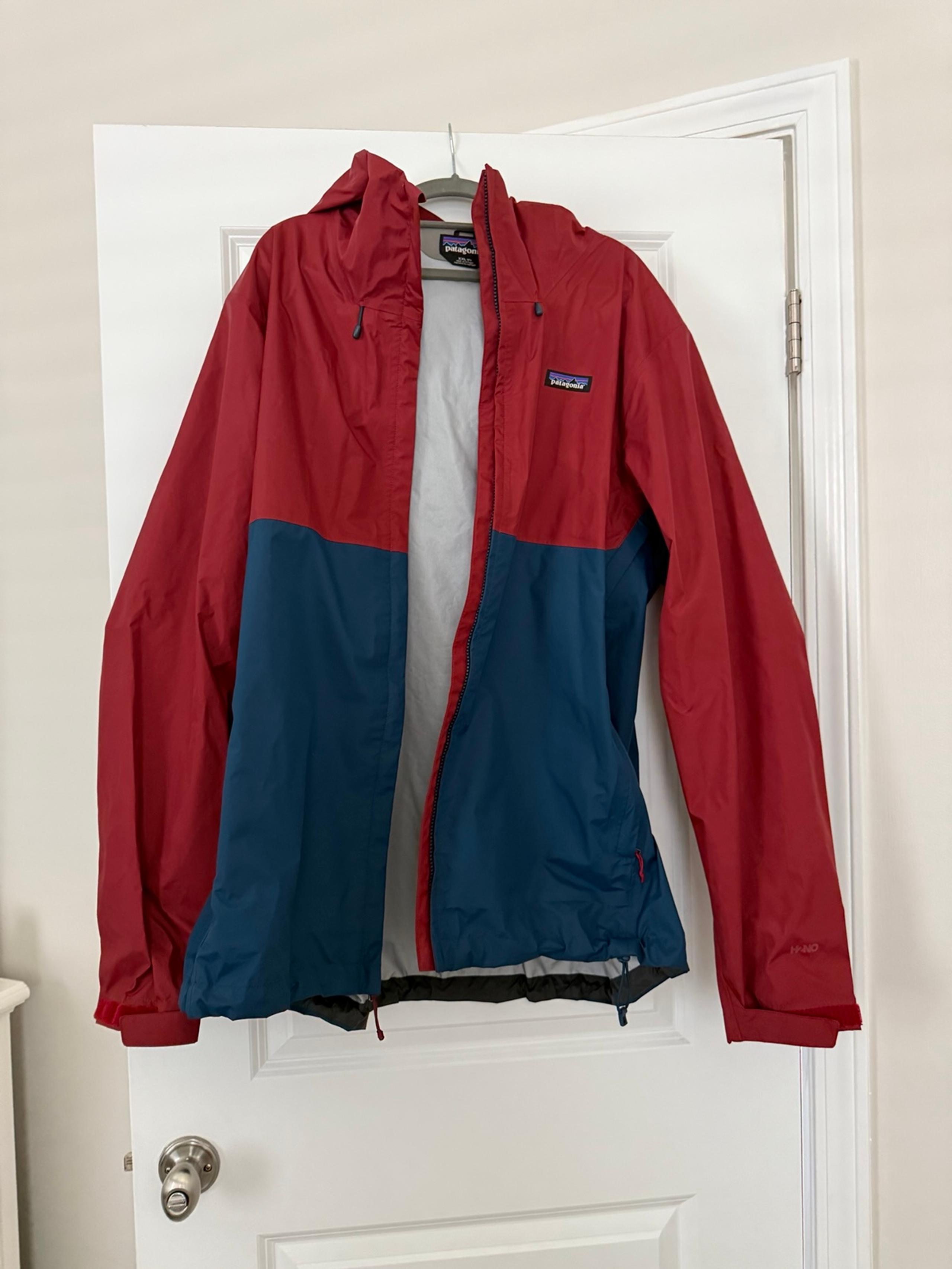 New Patagonia men’s Rain coat