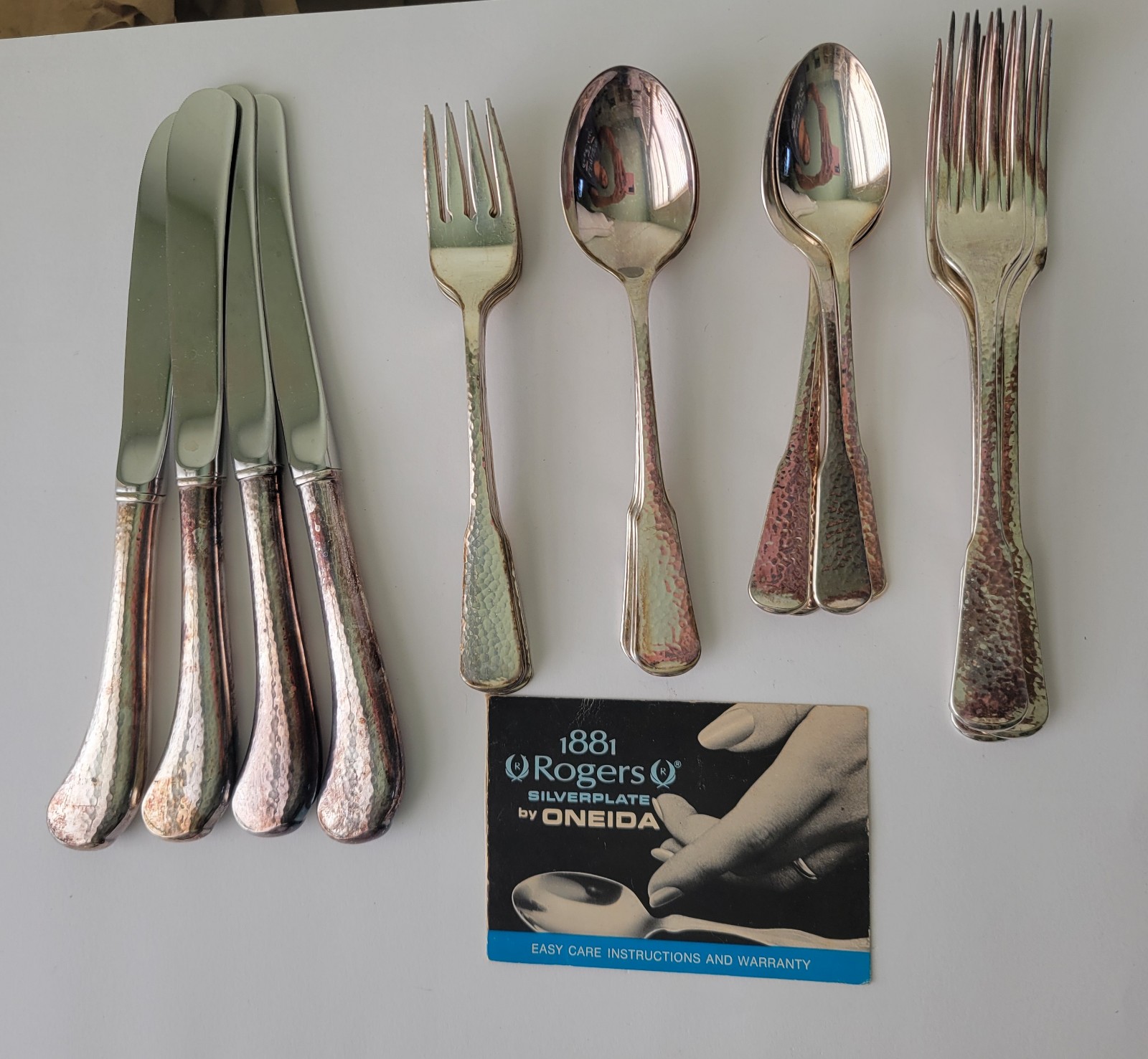 20 Pcs 1881 Rogers Oneida Silverplate First Colony Pistol H Knives Spoons Forks