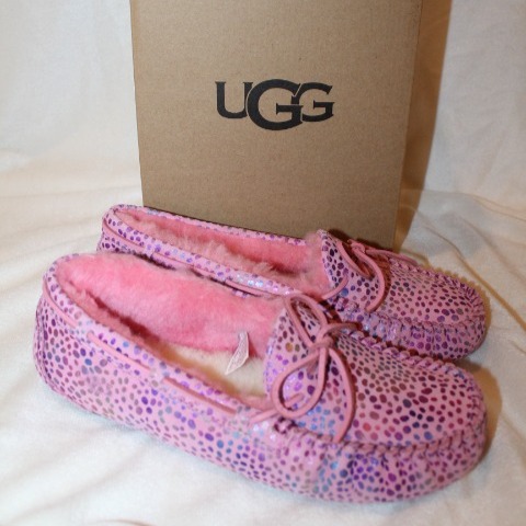 NIB UGG WOMEN'S SPOTTED SUEDE SHEARLING SLIPPERS 8