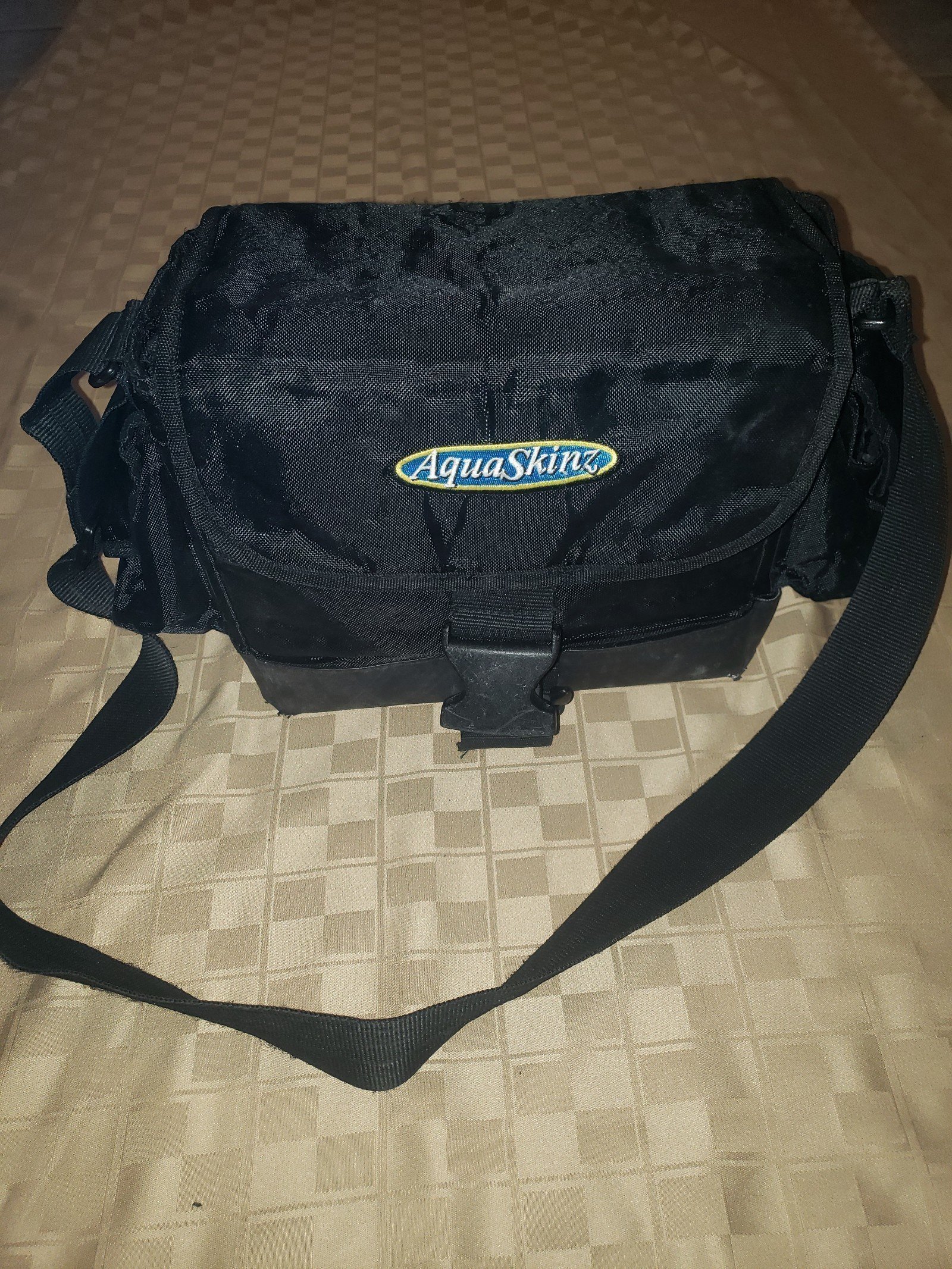 SURFCASTER BAG ( AQUASKINZ )