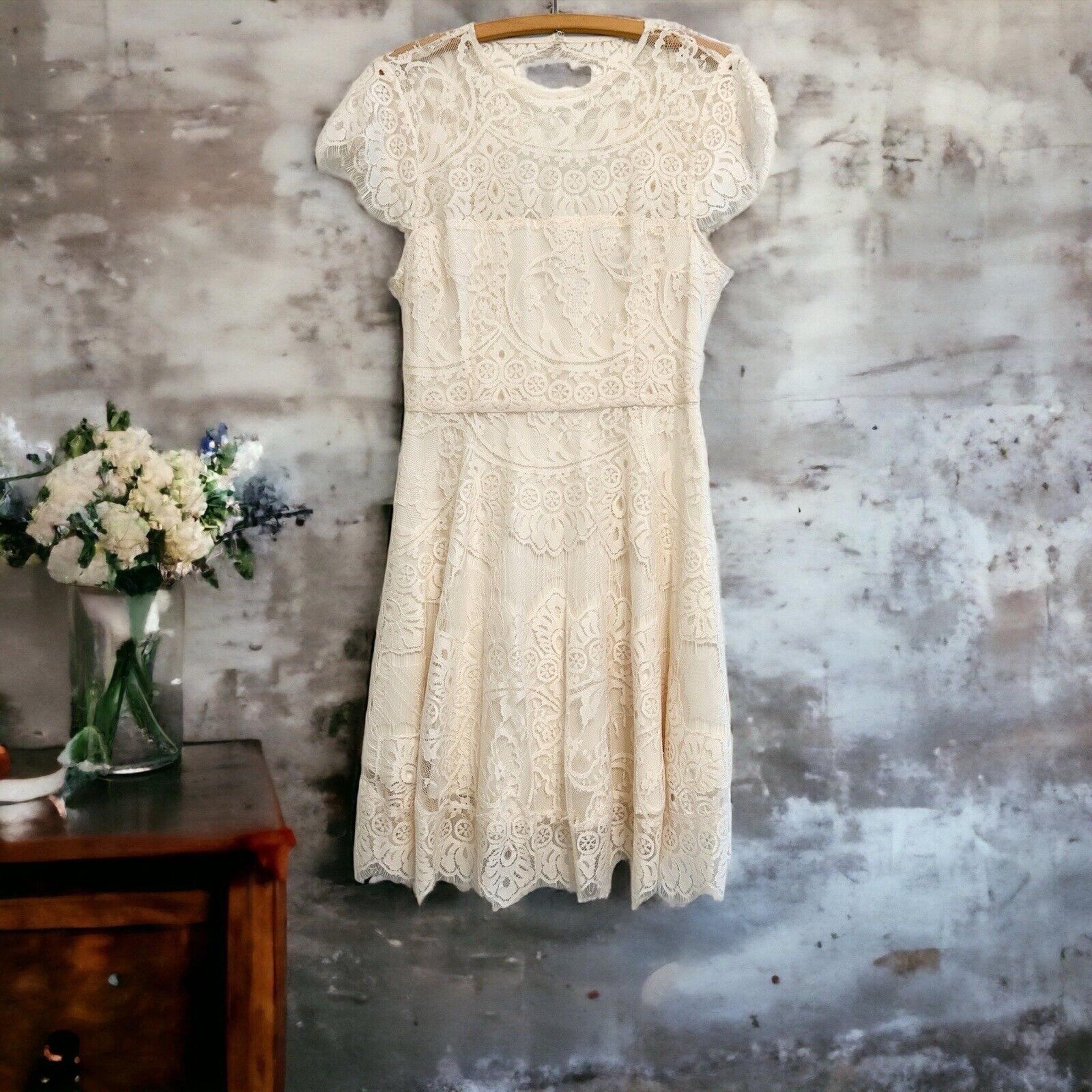 BB Dakota Ivory LACE SIZE 4 Fit & Flare Open Back