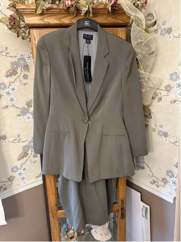Anne Klein Silk Suit Pewter Executive Woman’s size 10P