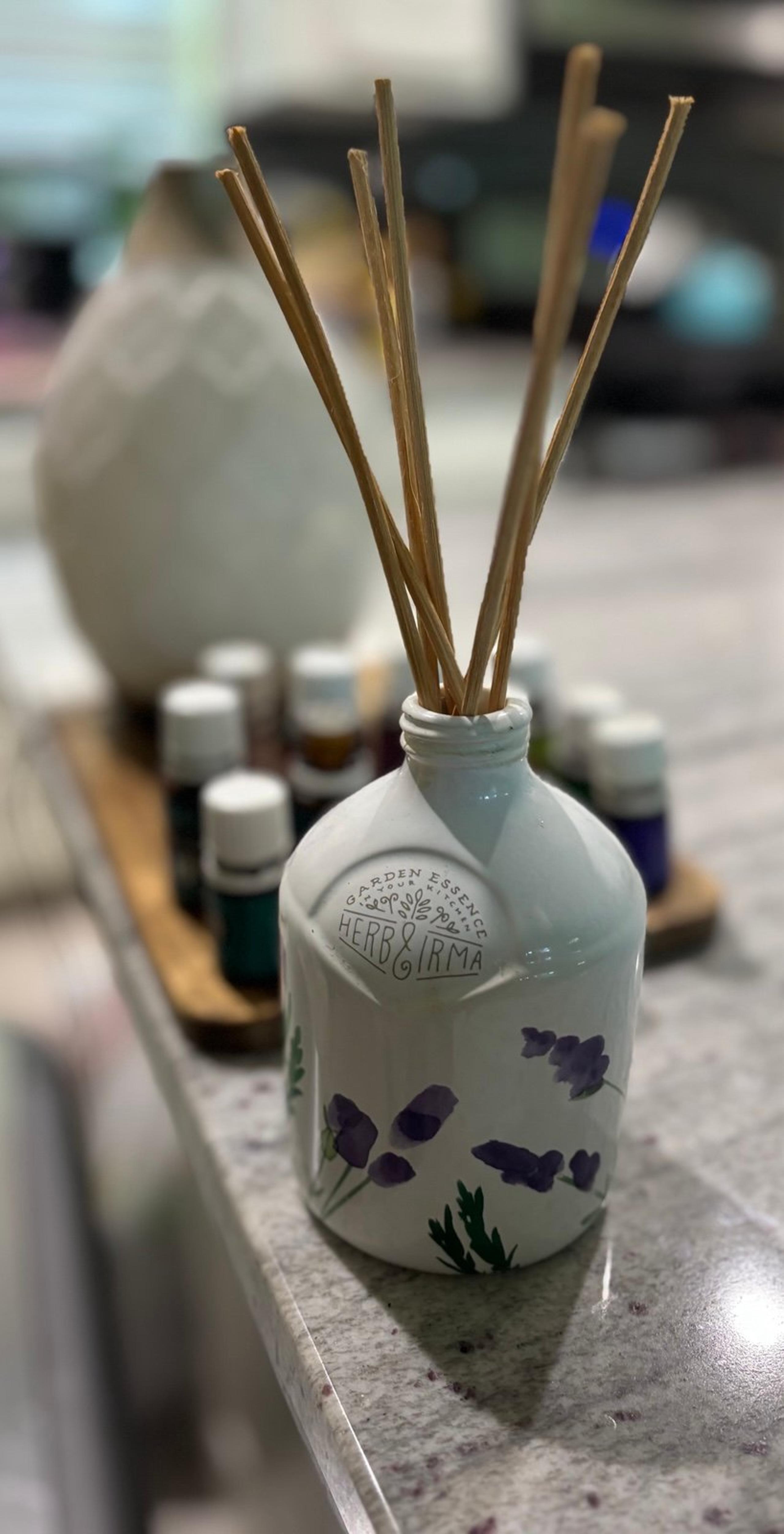 Ceramic Reed Diffuser + reeds + 5ml Young Living Orange Essential Oil