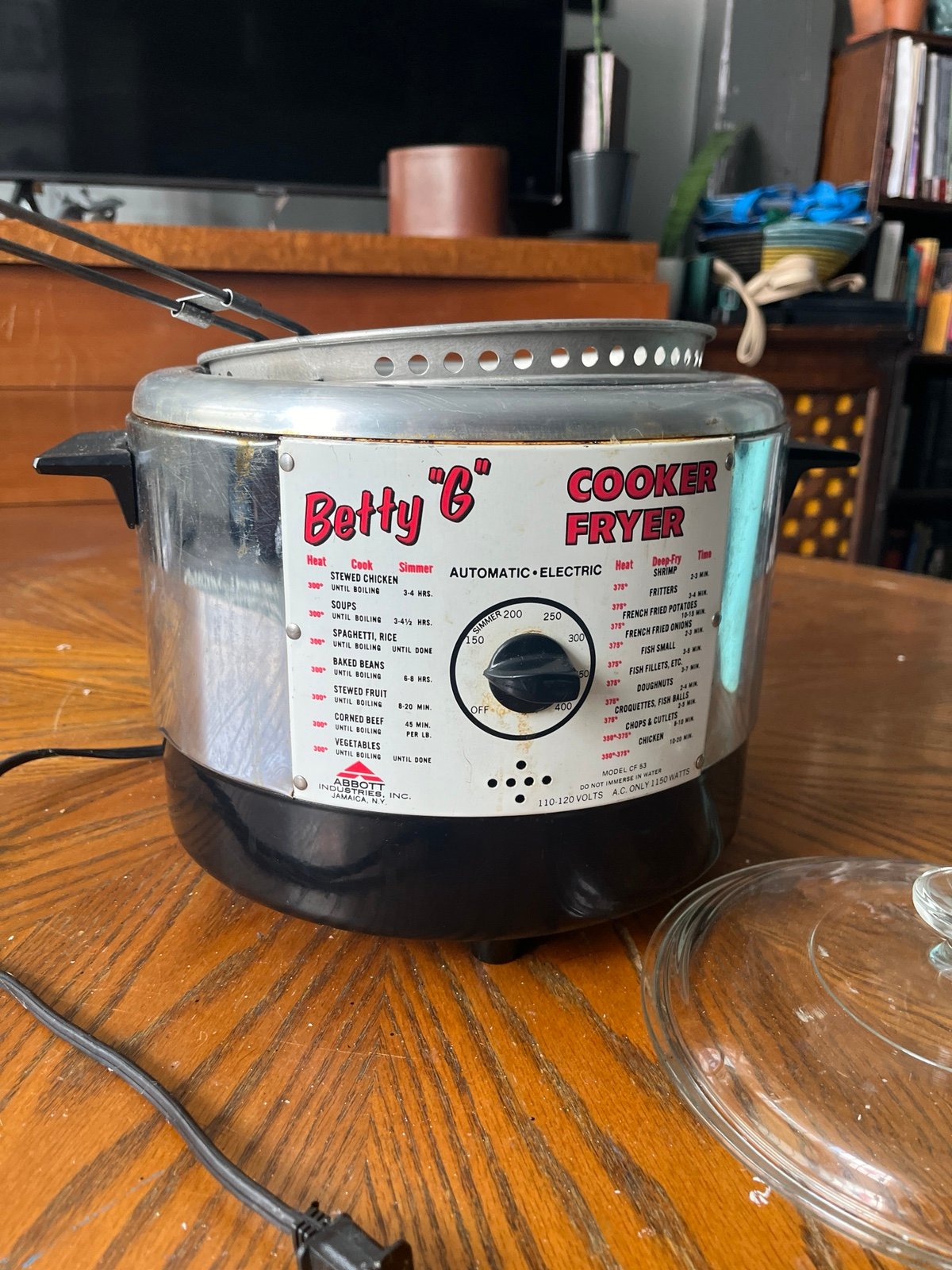 Vintage Betty G Cooker Fryer with Glass Lid & Basket Model CF 53