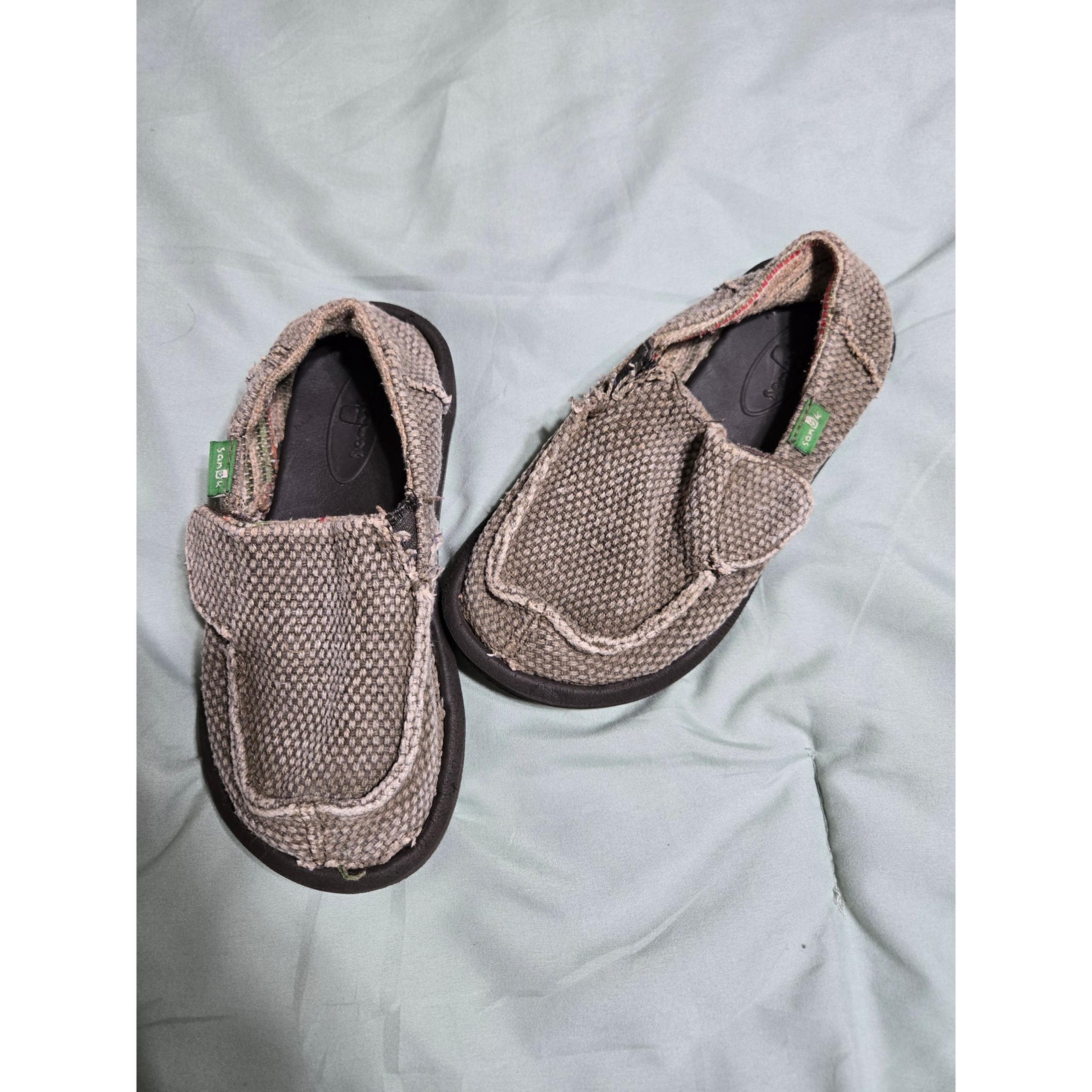 Sanuk size 10 toddler slip on shoes