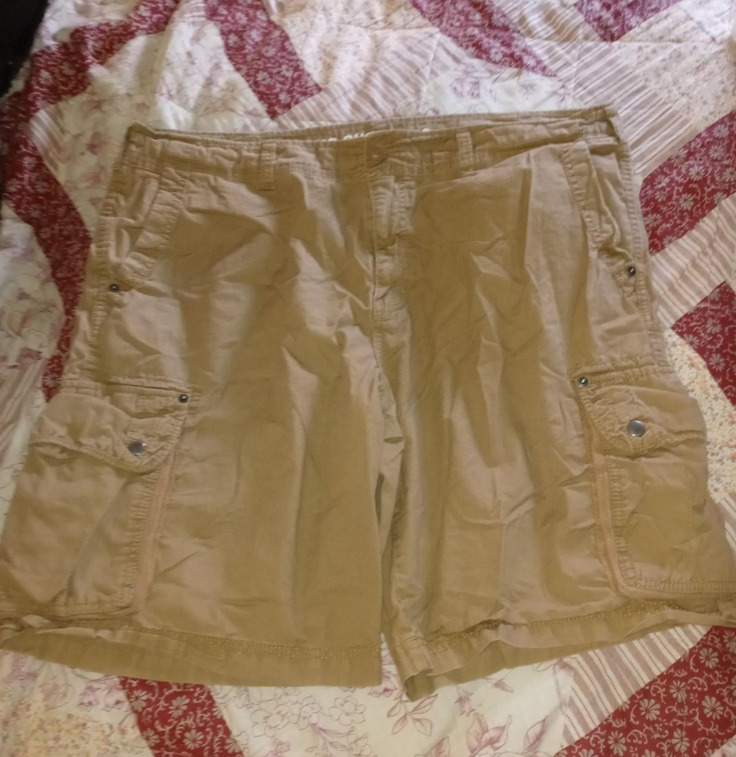 Men's Mossimo supply co. Elastic waist cargo shorts size 40