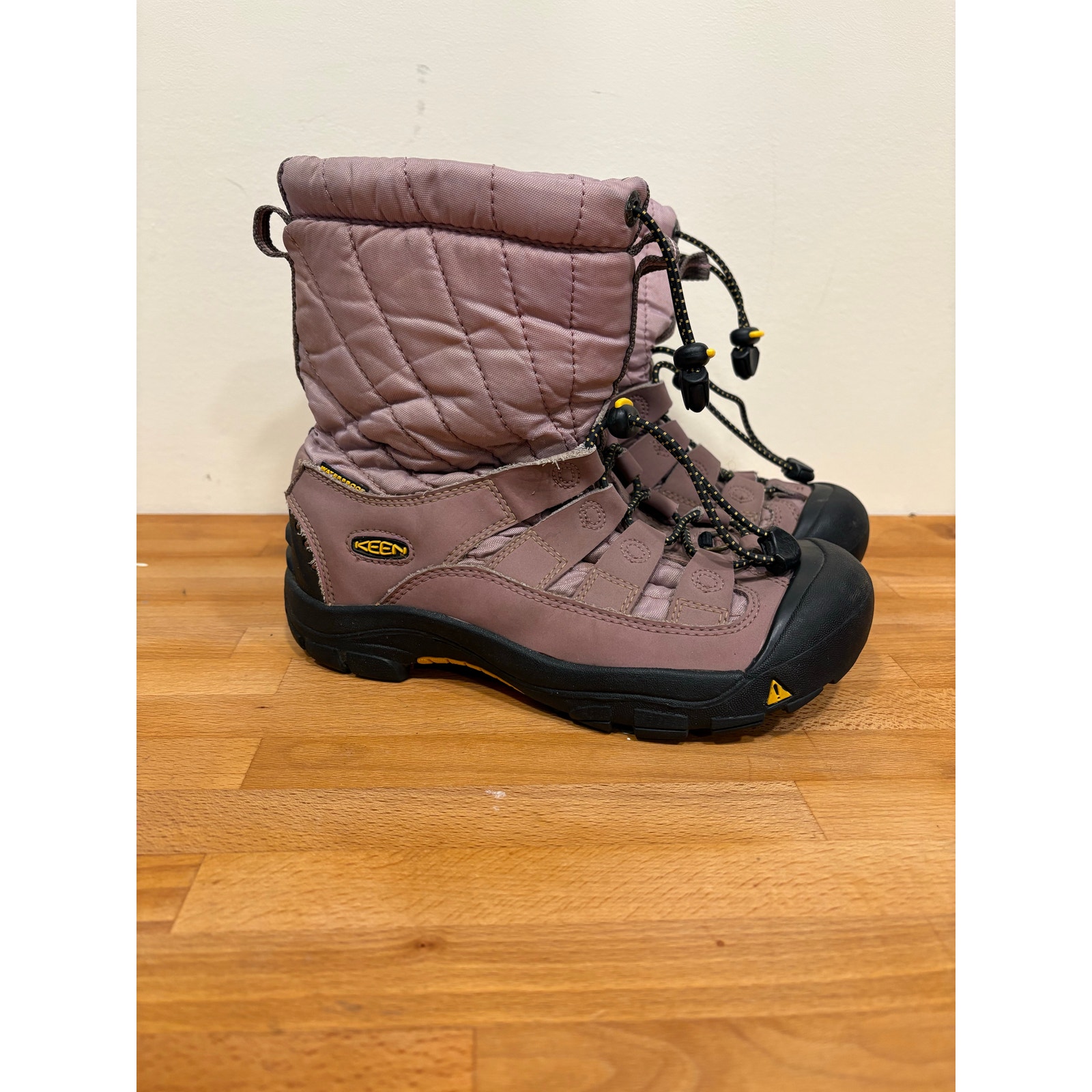 Keen Boots Shellback Warm Dry Girls Winter Wear, Outdoorsy, Hiking, 4us pink