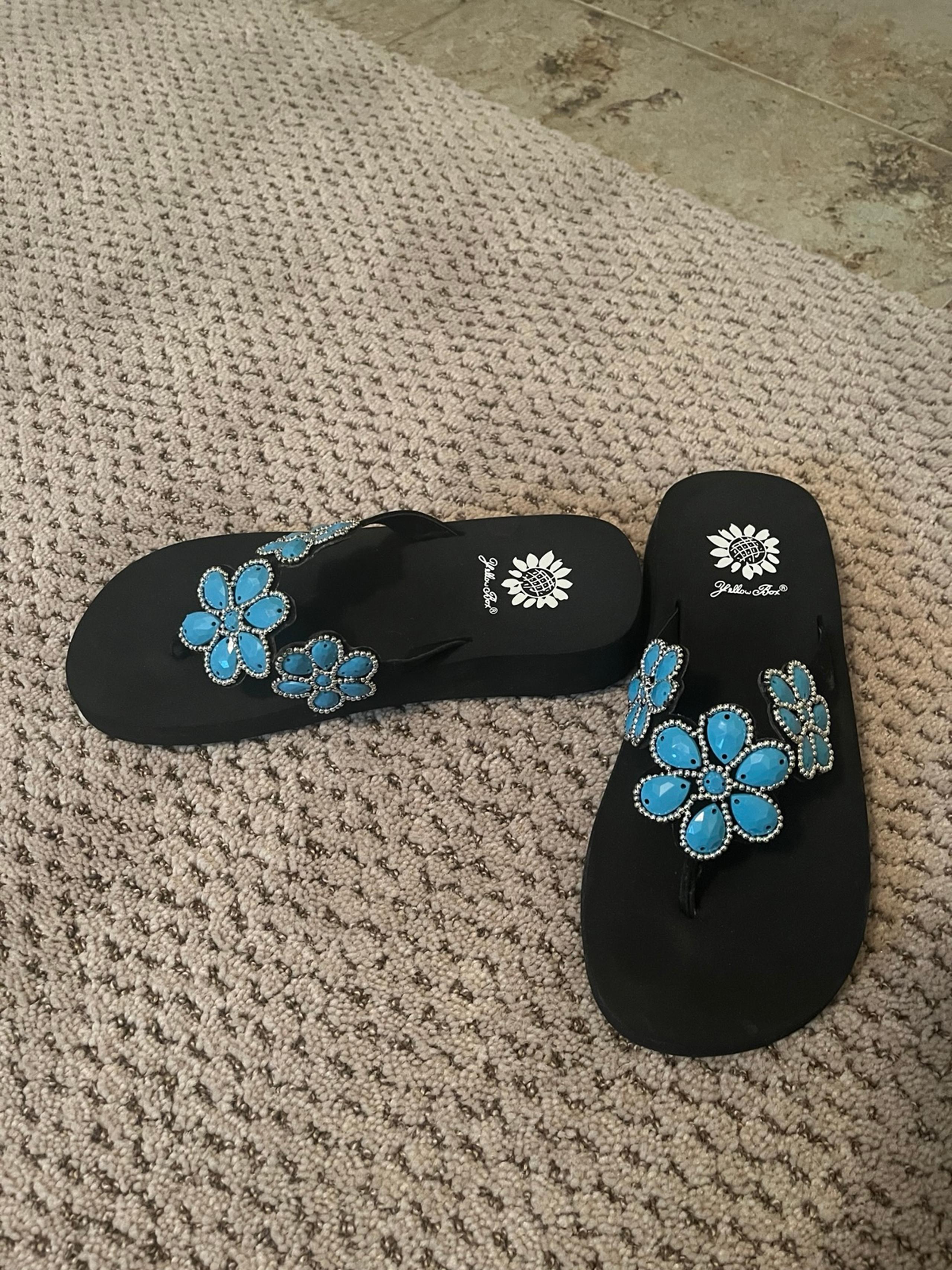 Yellow Box Women’s Size 6 Sandal/Flip Flop in Black and Turquoise