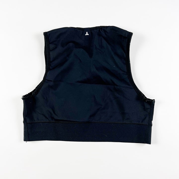 【MORE THAN BLACK】25SS★ CUT OFF SNAP SLEEVELESS Threadbare notch front sleeveless crop top in black | ASOS