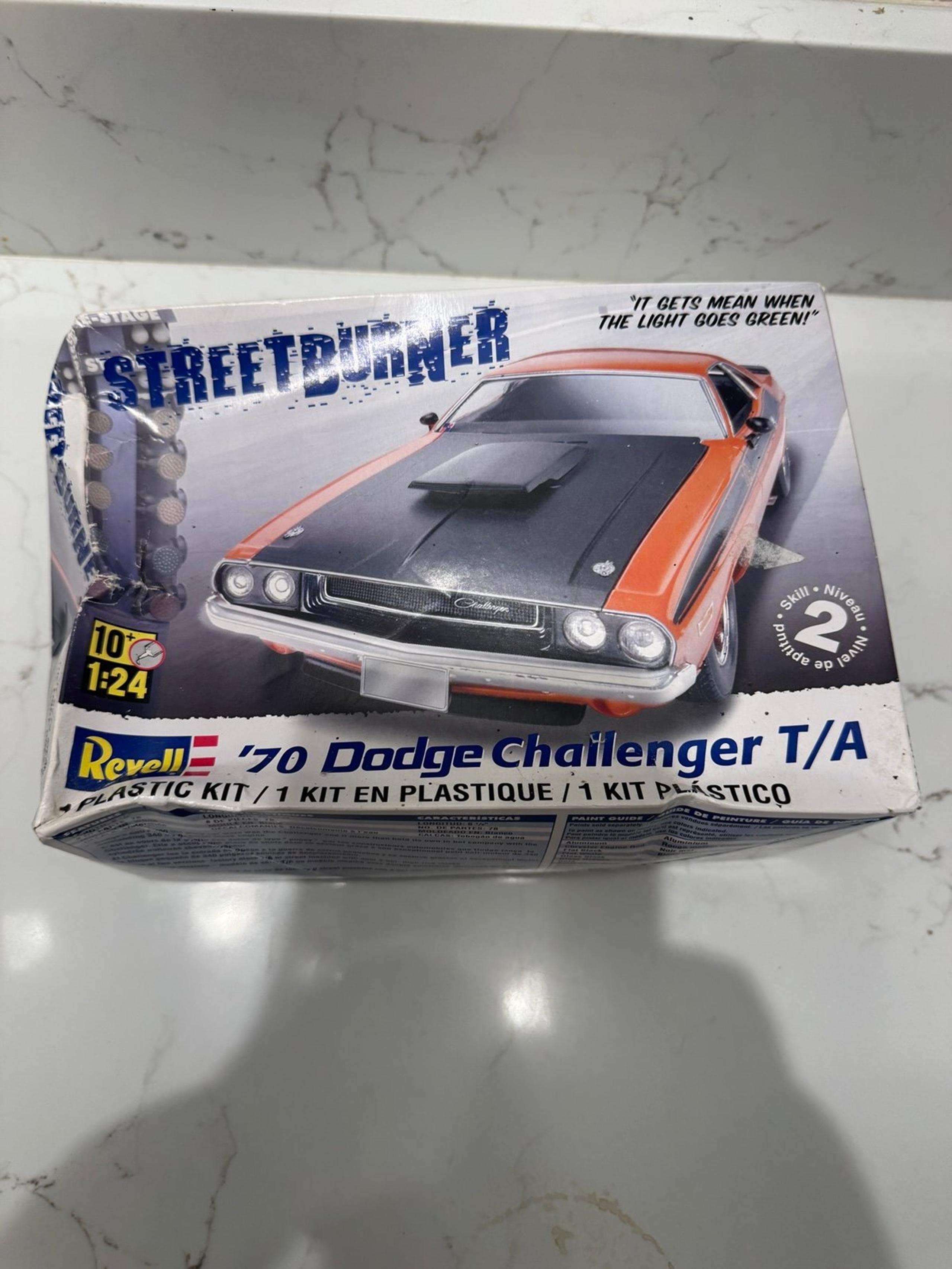 Revell 1/24 1970 Dodge Challenger Model Kit