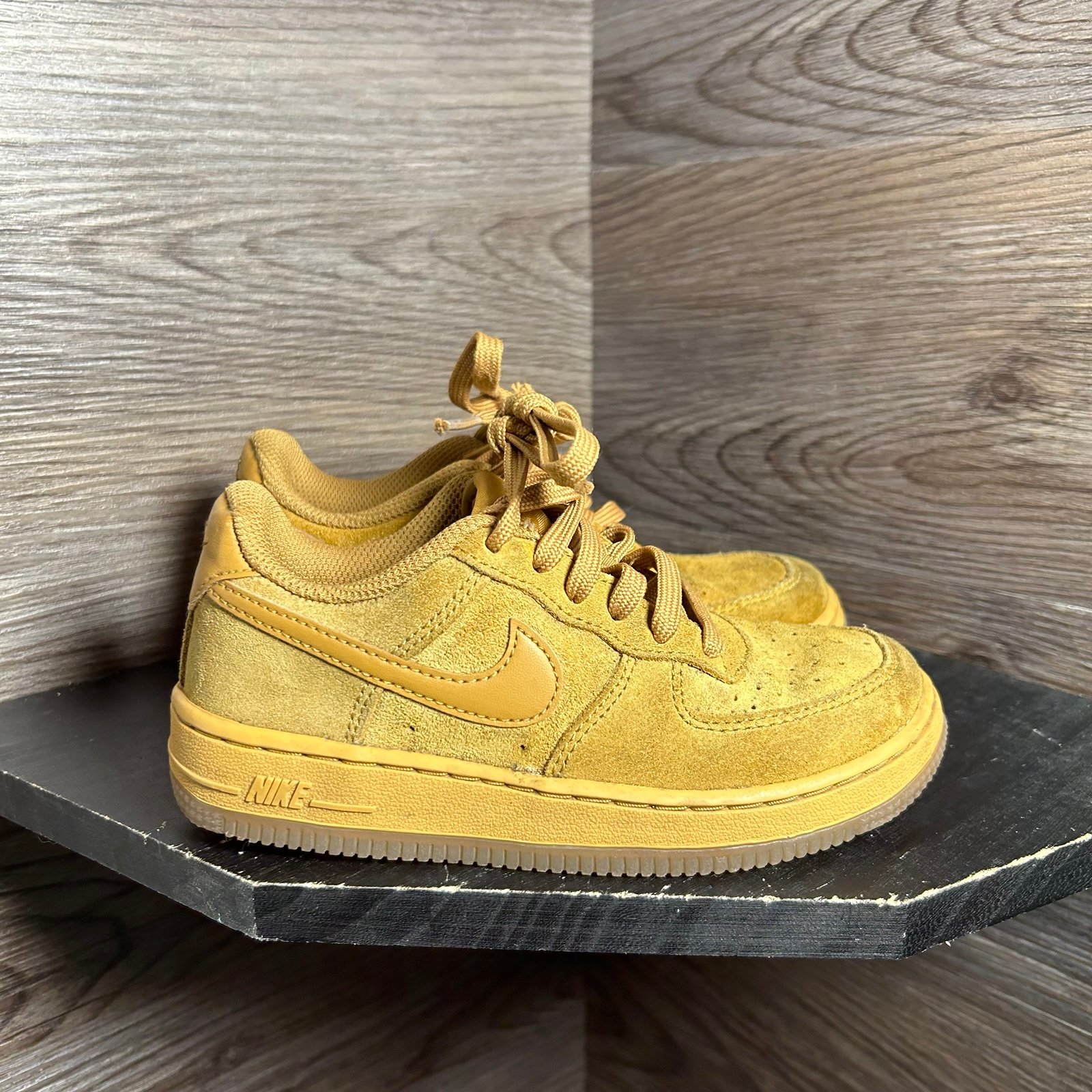 Nike Air Force 1 low wheat tan