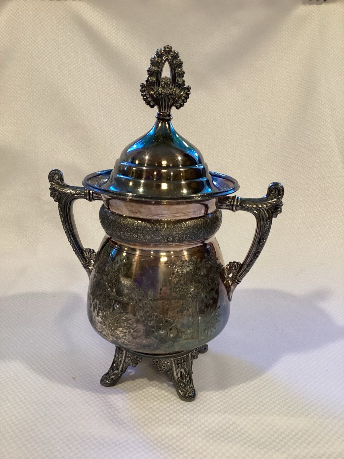 Vintage Meriden Britannia Britannia Silverplated Urn With Lid