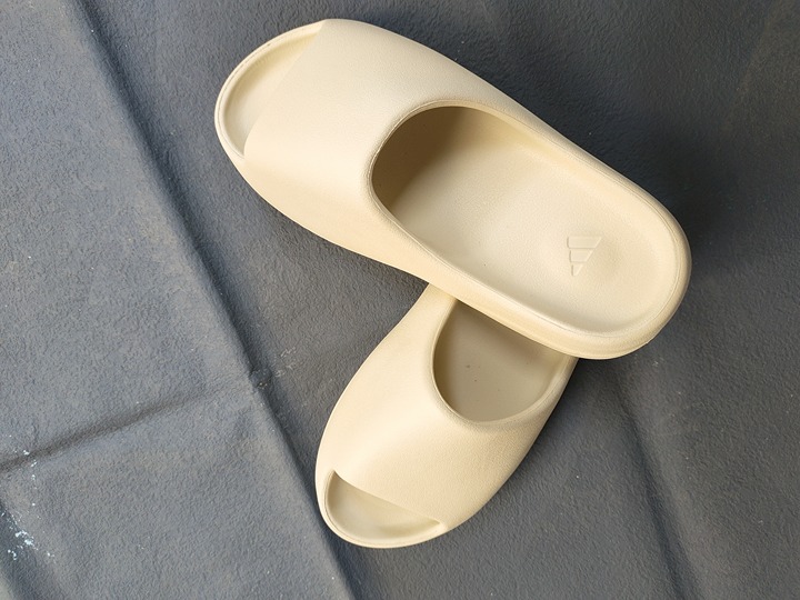 Yeezy Slides 'Onyx slippers US 8