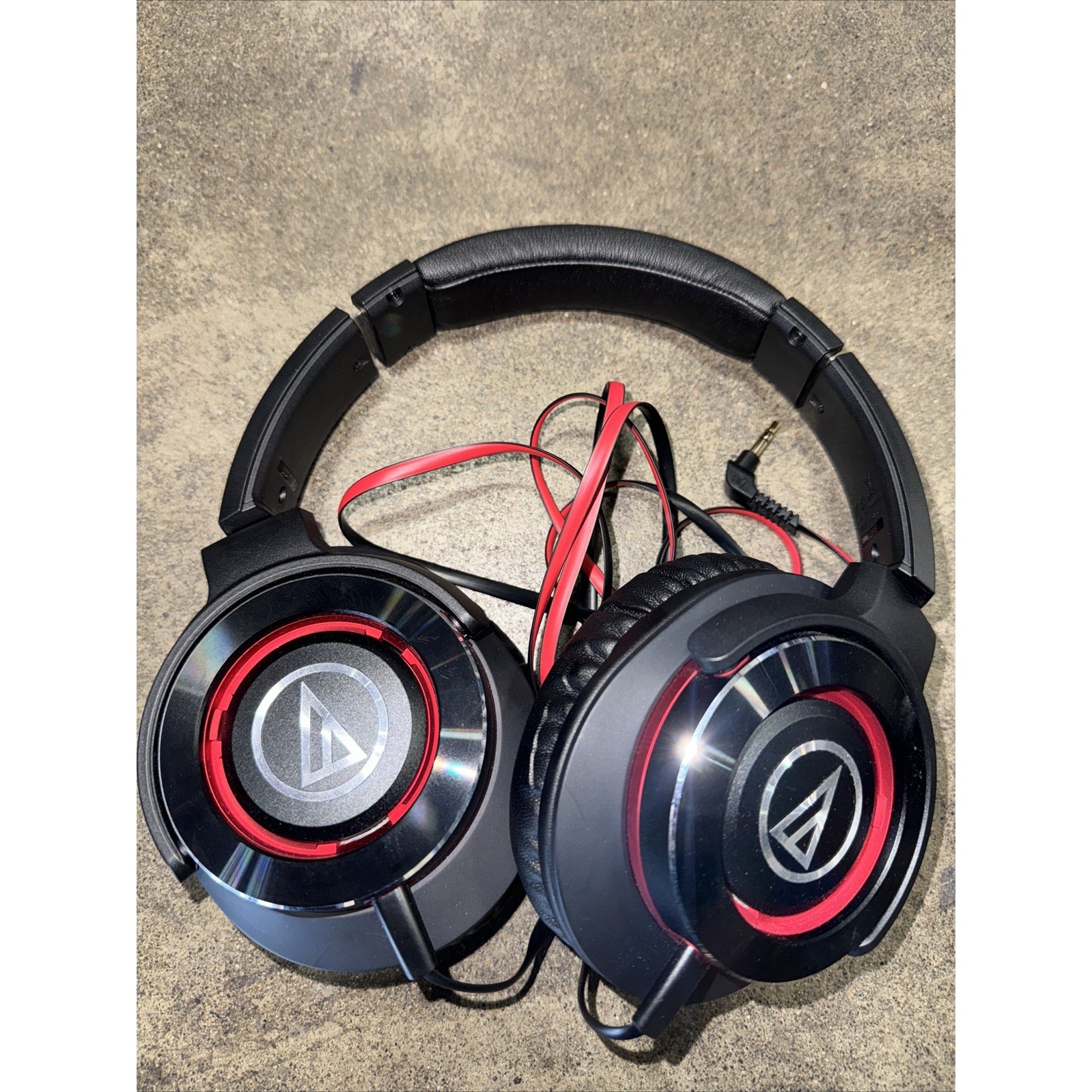 Audio Technica SOLID BASS Portable Headphones Heavy Bass Black and Red ATH-WS770