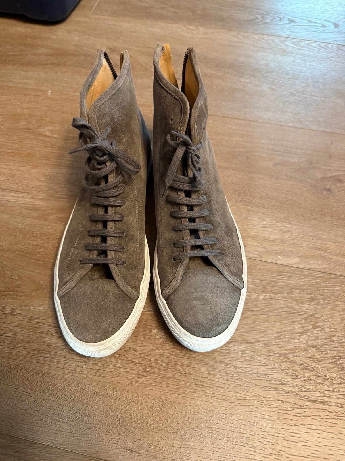 Common Project High top Suede shoes size 9 500 brand new