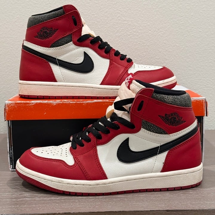 2022 Air Jordan 1 Retro High OG 'Chicago Lost & Found' 7.5 US