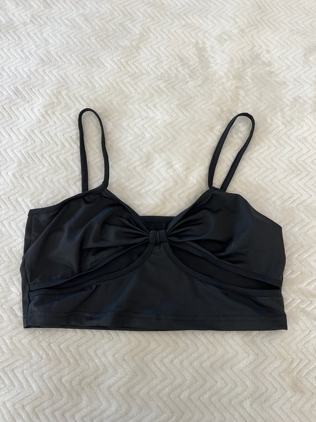 Edikted cut-out top