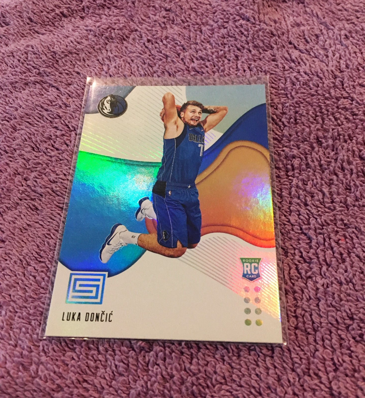 Luka Doncic STATUS ROOKIE CARD