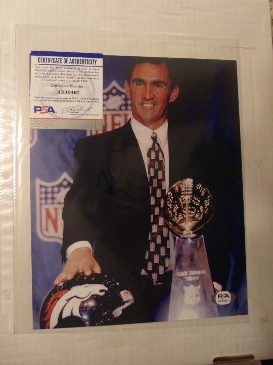 MIKE SHANAHAN HAND SIGNED COLOR 8 X 10 PHOTO PSA/DNA Super Bowl Trophy