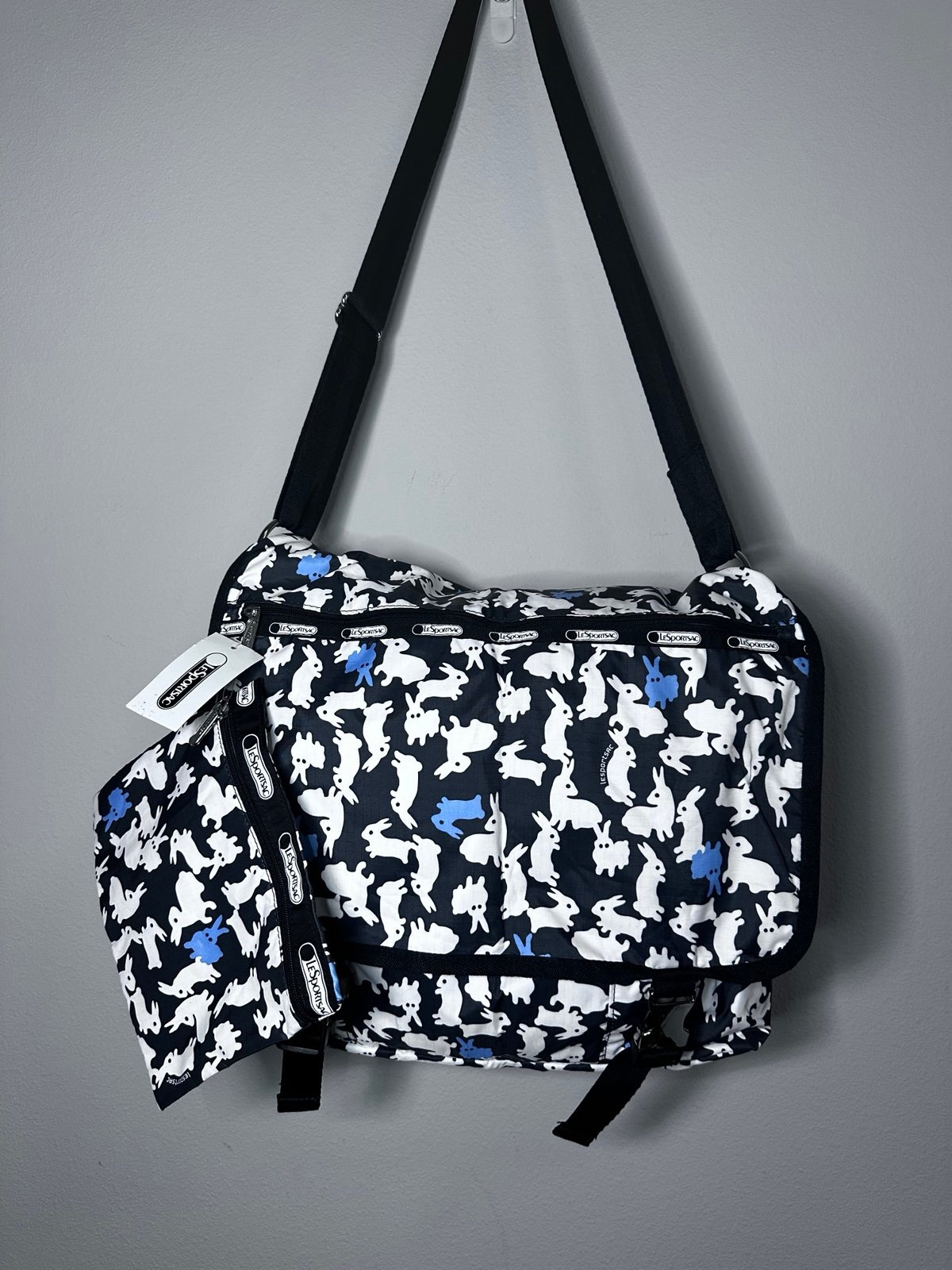 NWTLeSportSac Large Courrier Messenger Bag Bunnyville Bunny Pattern Ctossbody