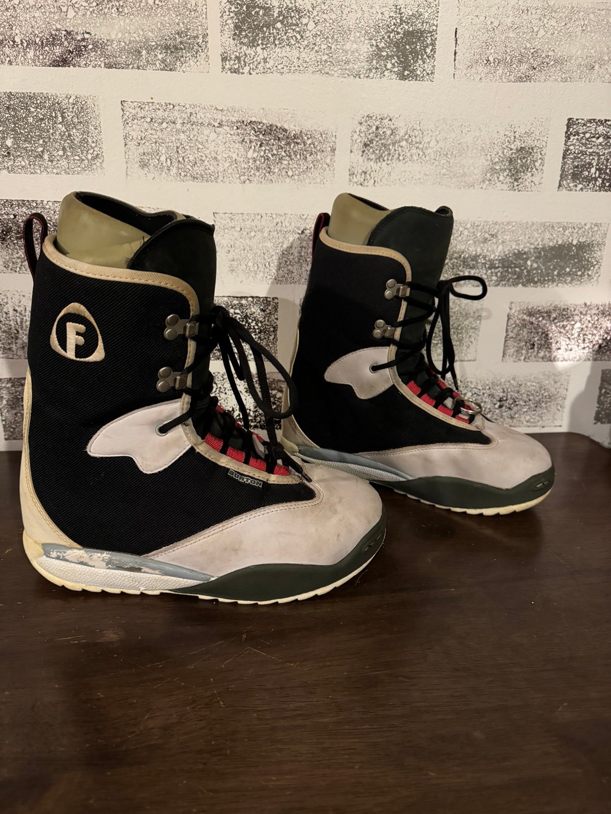Burton Men's Snow boots size 9, Woman's size 10