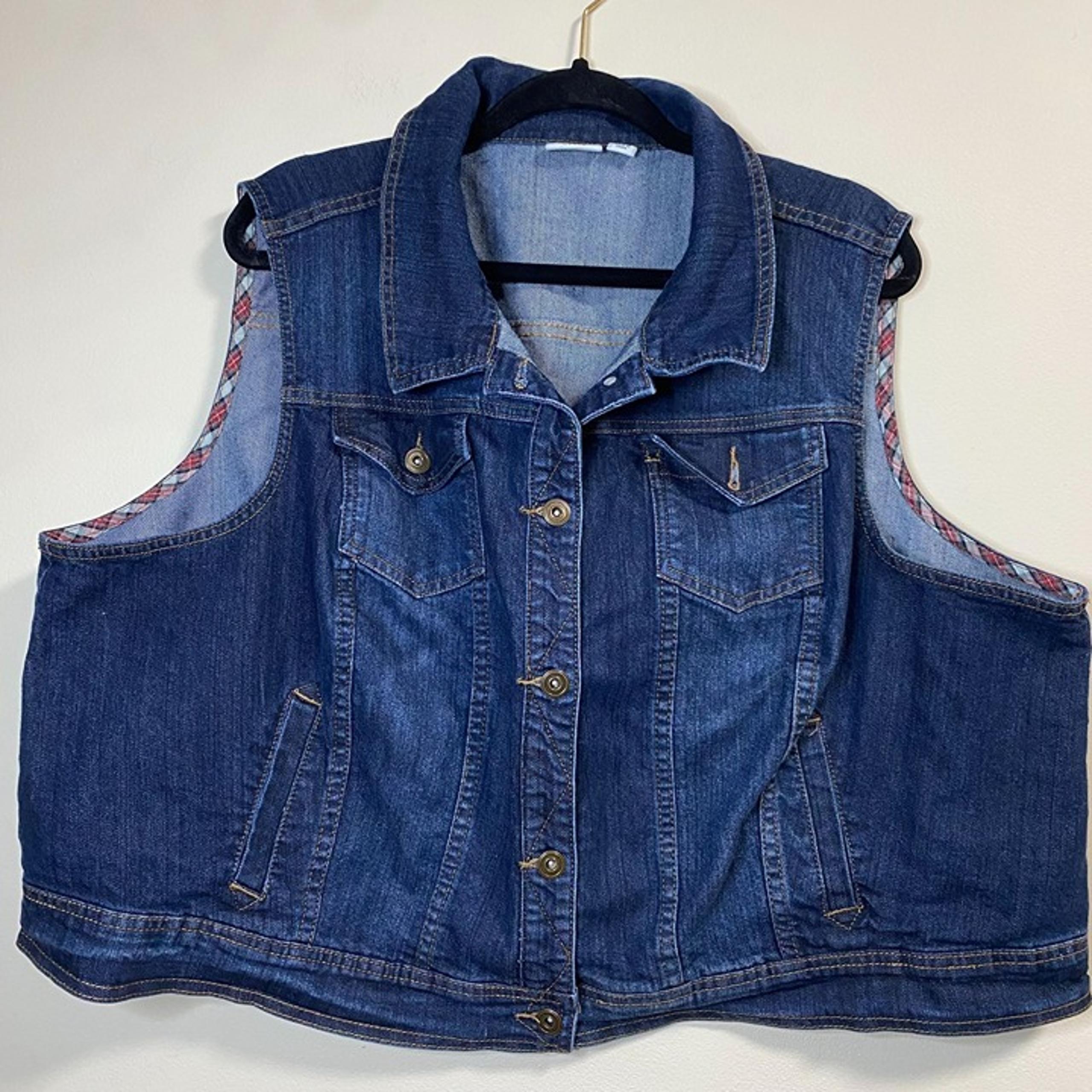 Cato Womens Denim Vest Size 26/28W Blue With Button Front & Pockets