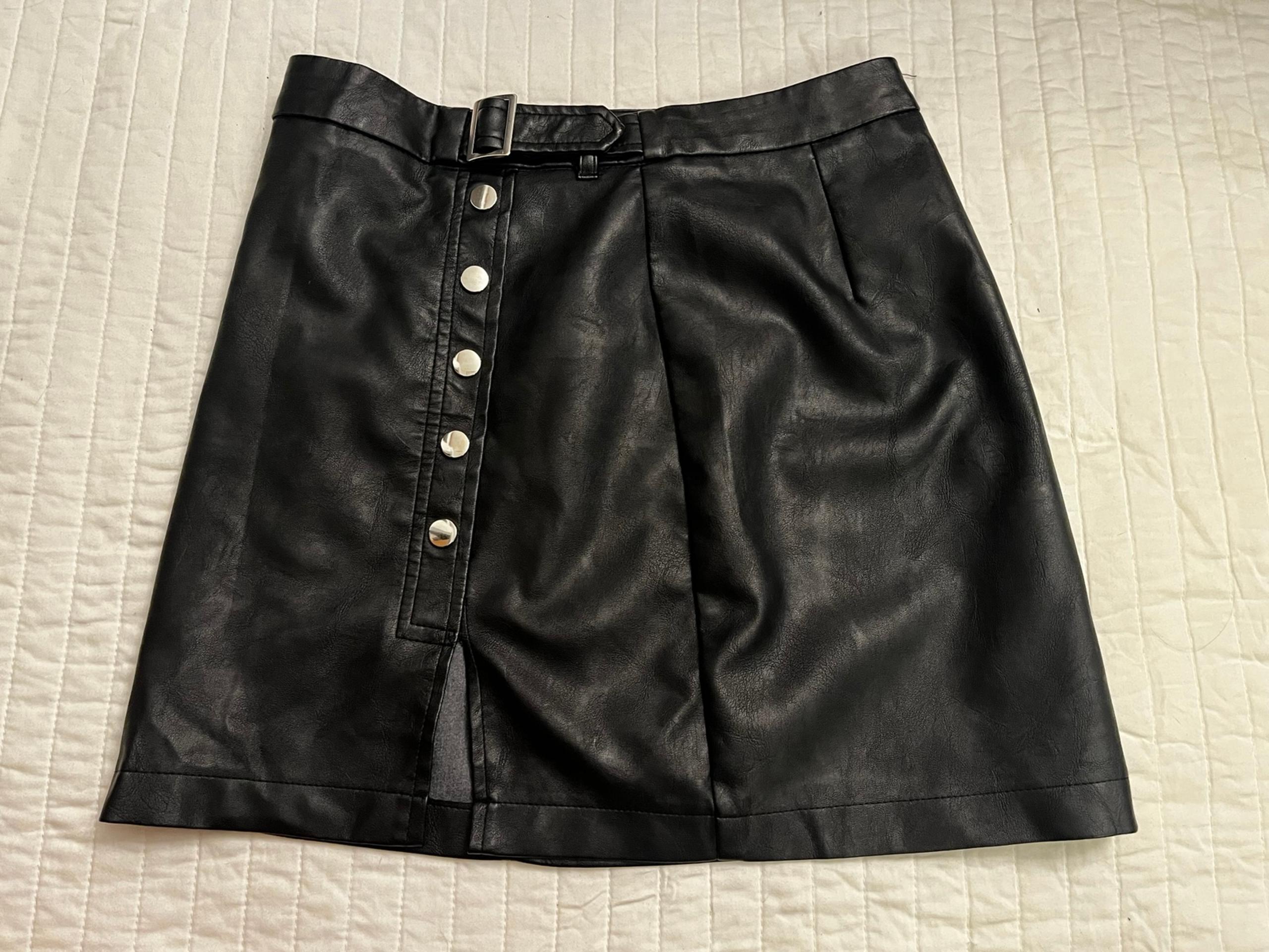 Haute Monde black faux leather mini skirt nwot