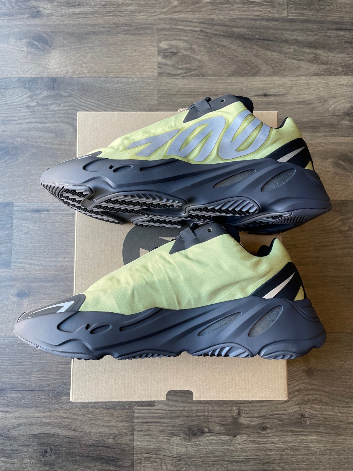 Adidas Yeezy Boost 700 MNVN Resin Size 9