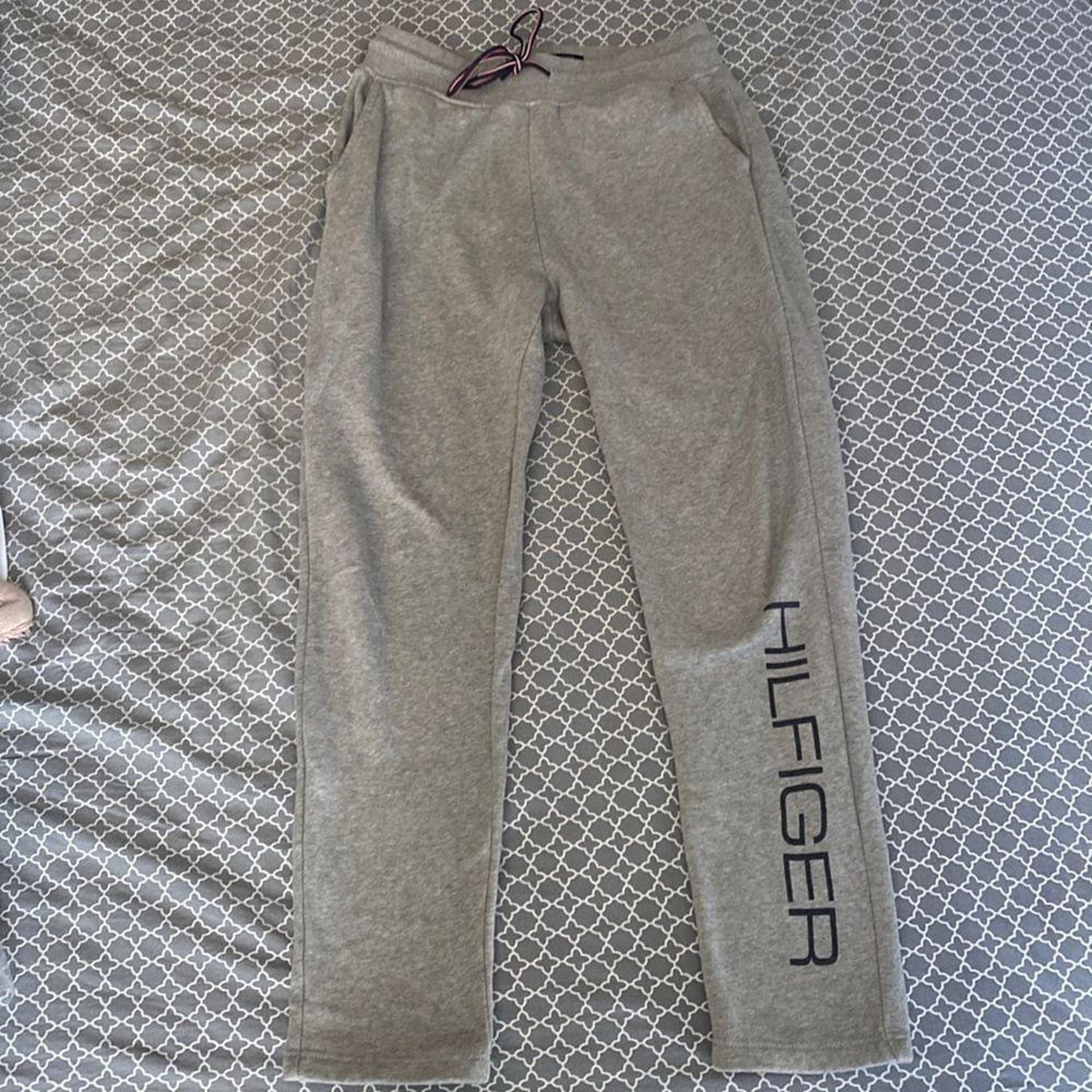 Tommy Hilfiger teen youth boys, men's gray sweatpants, size small, Preowned