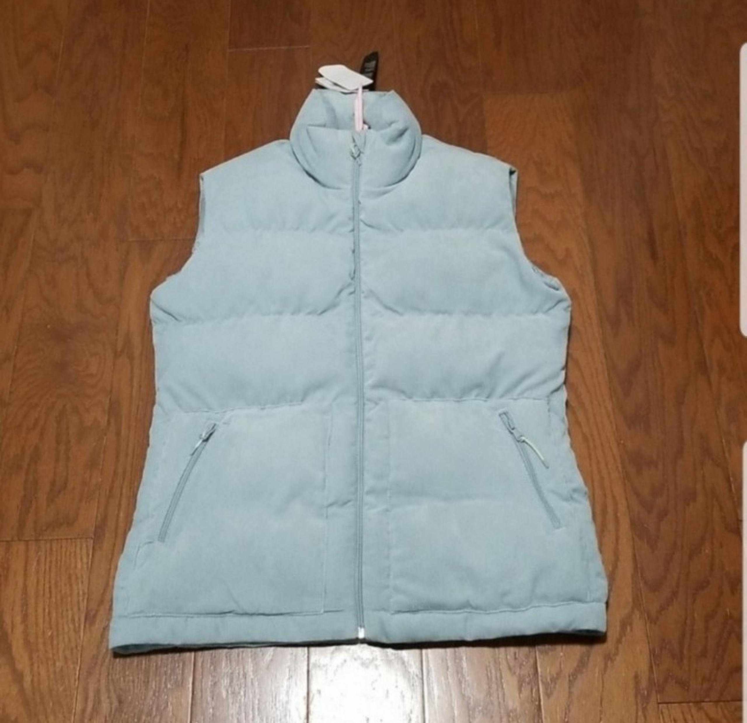 NEW! Vineyard Vines Oversized Corduroy Puffer Vest sz medium NWT