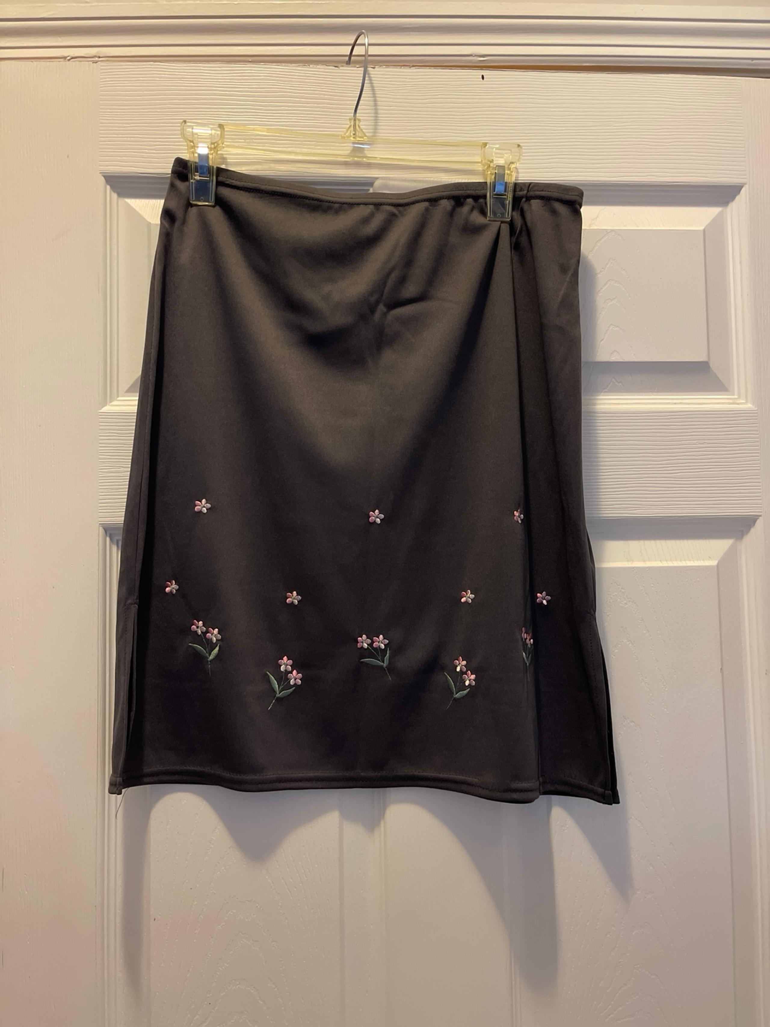 Skirt in gray with little flowers and size L