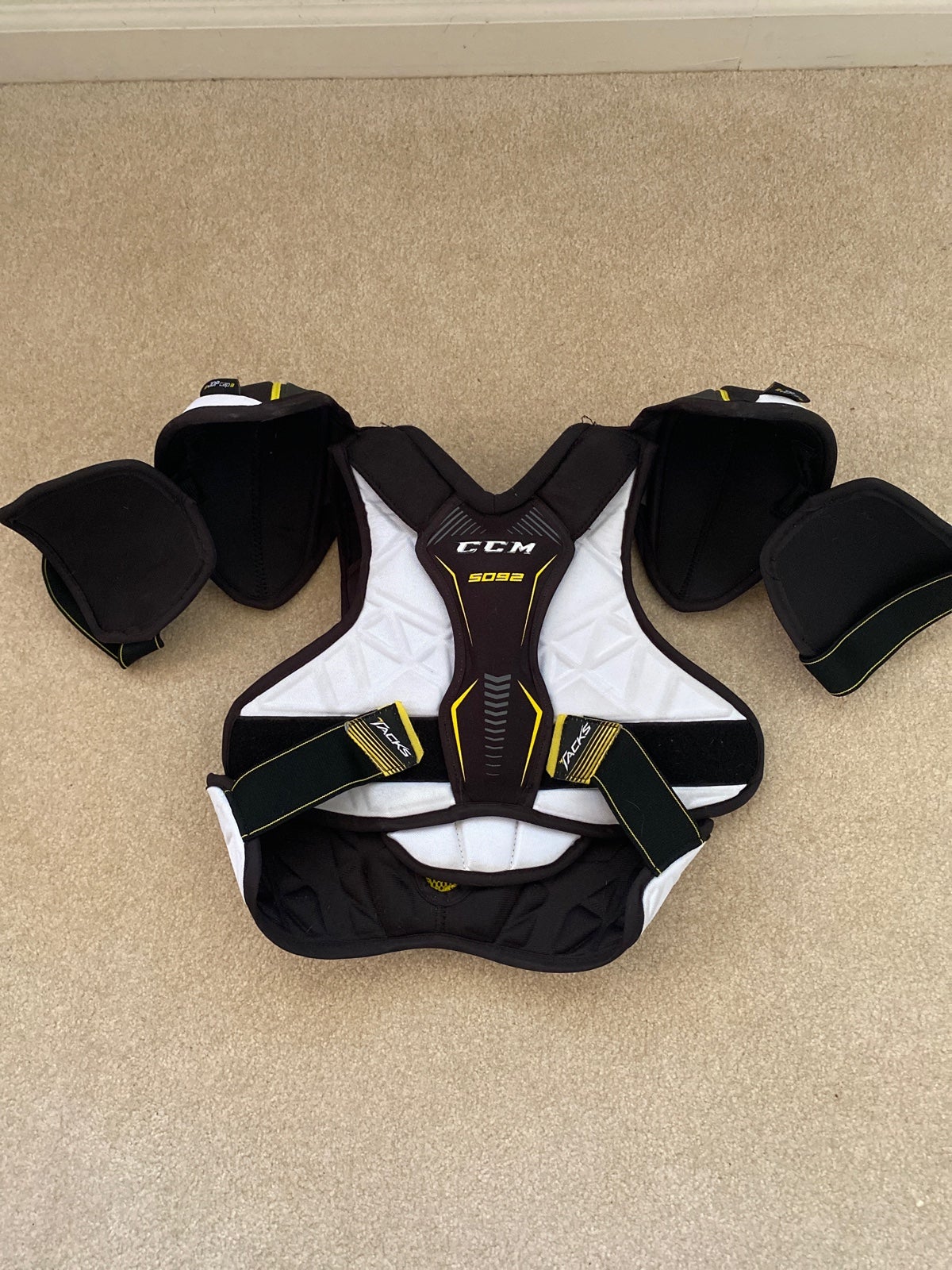 Brand New Junior Large CCM Tacks 5092 Shoulder Pads