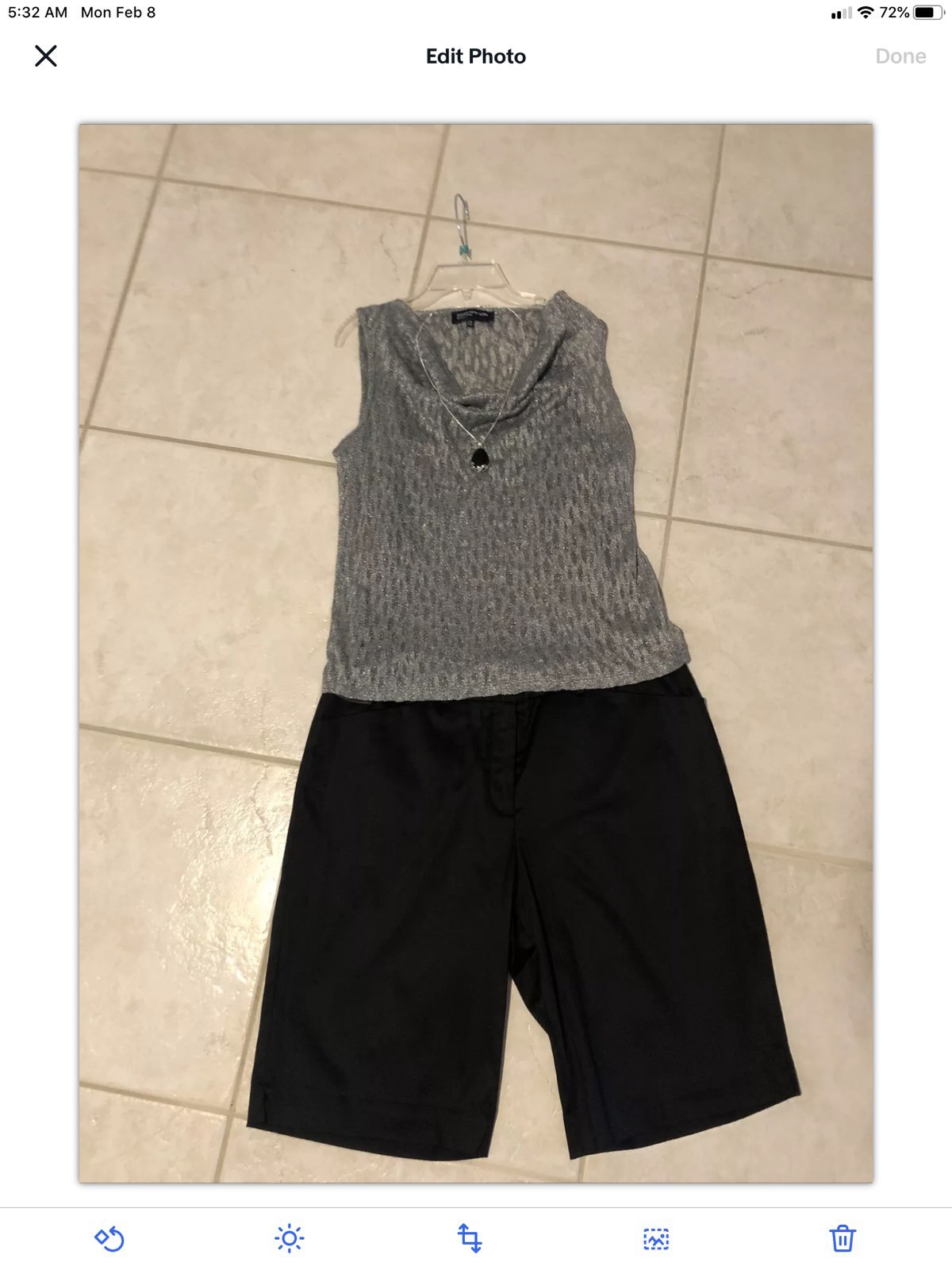 Outfit:(L) Top;14 Shorts;Necklace