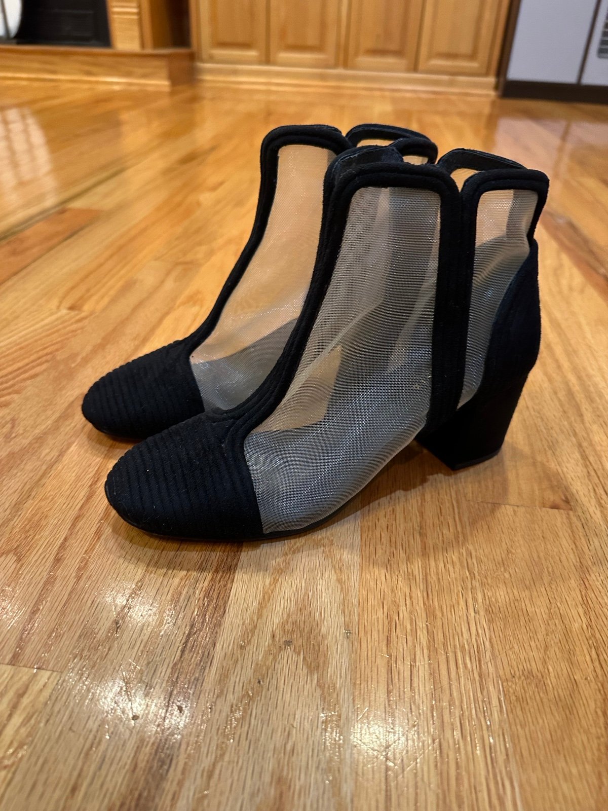 Cecelia black ribbed cream mesh chunky pumps